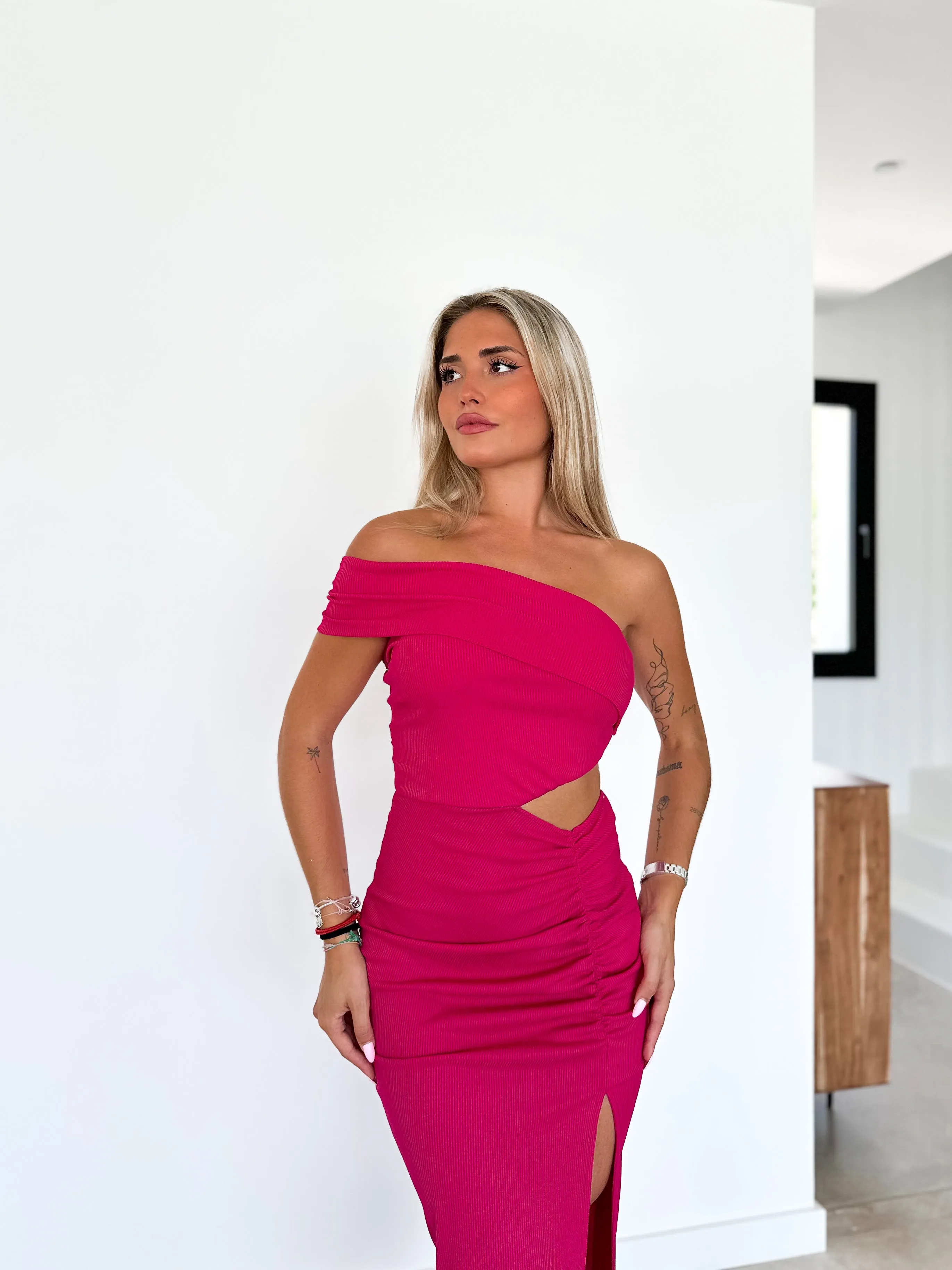 Vestido cut banda asim fucsia sold by Sorellas product image thumbnail 5