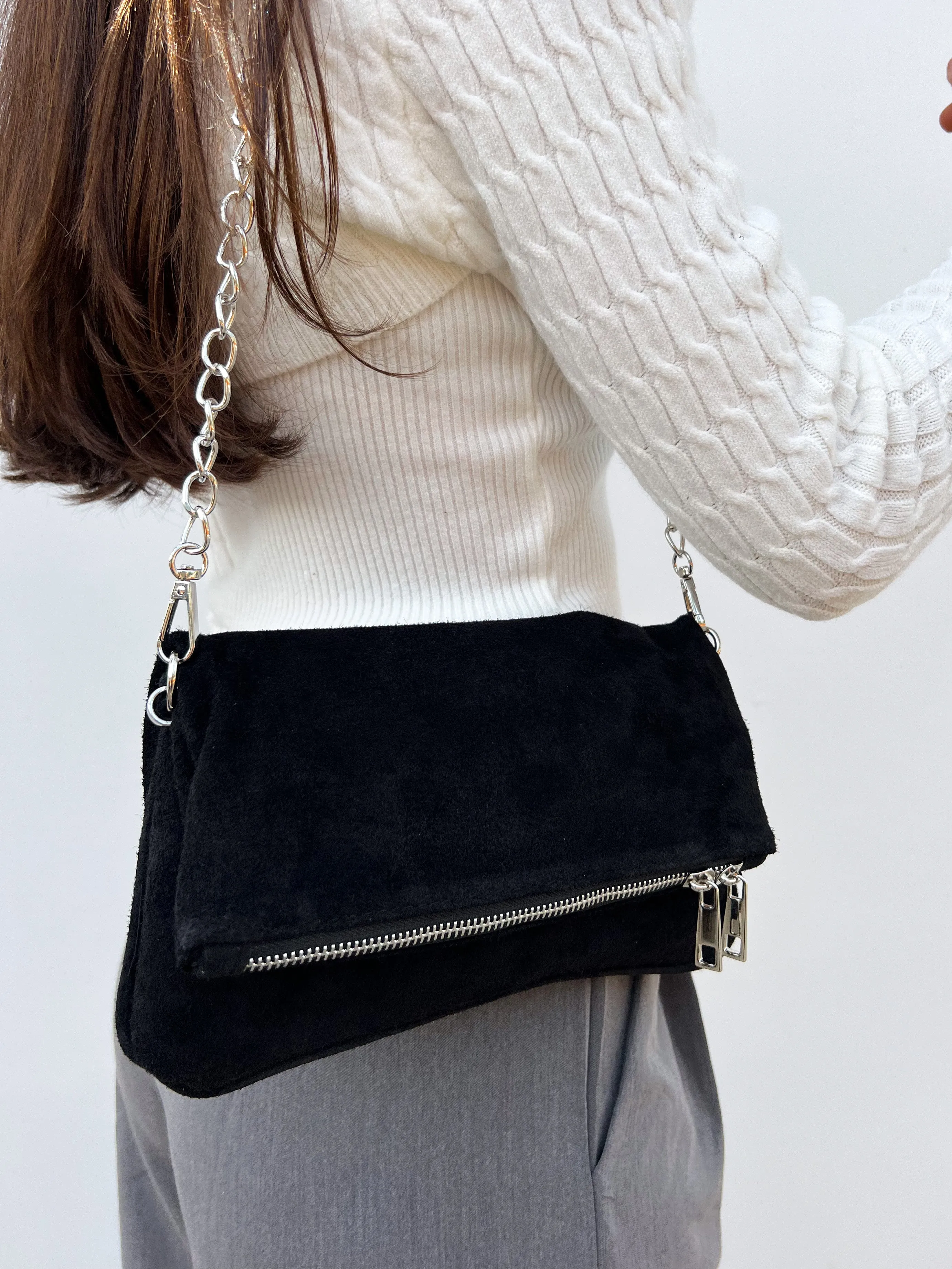 Bolso piel cadenas ante negro sold by Sorellas product image thumbnail 4