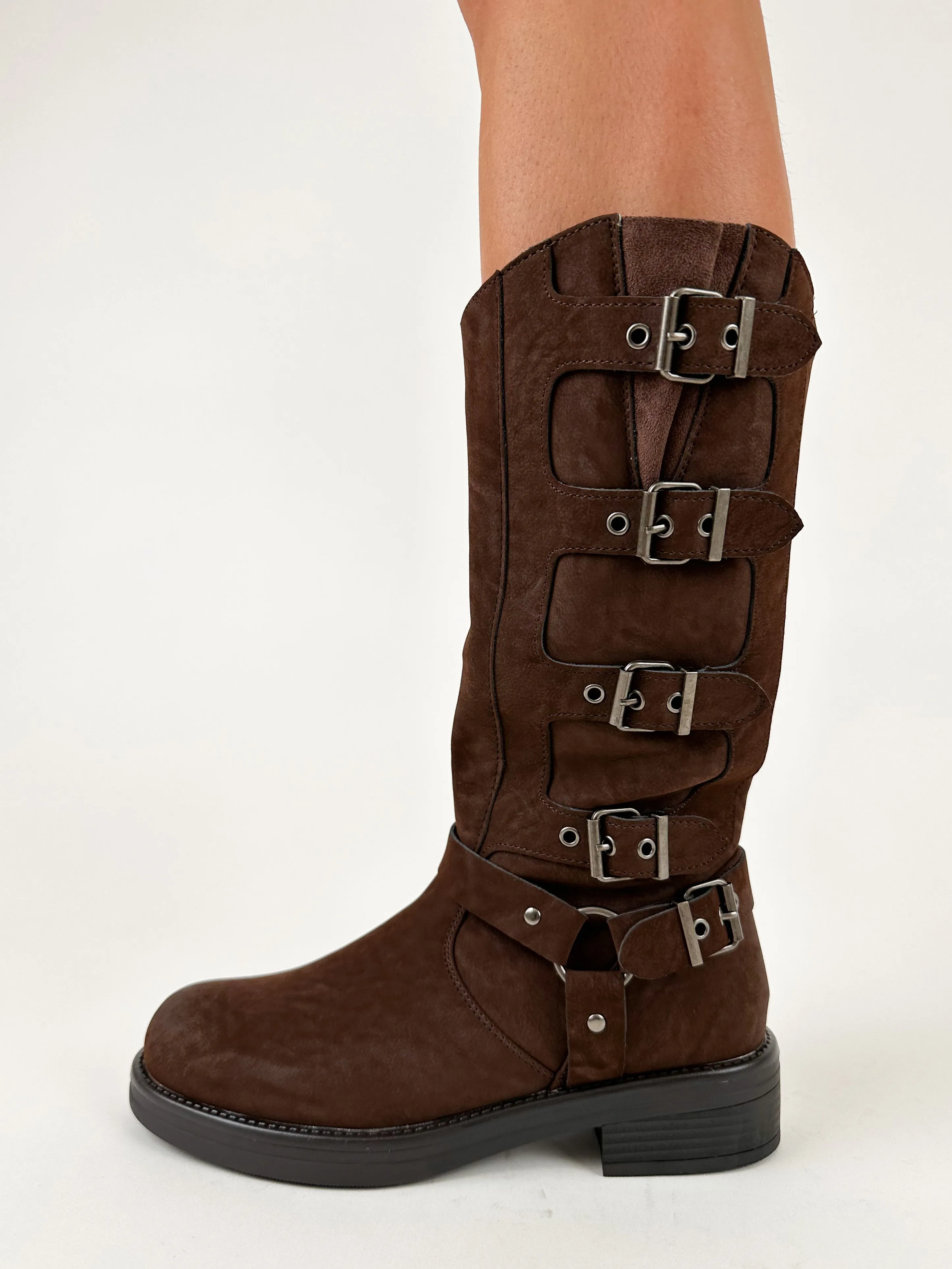 Bota biker hebillas ante marrón sold by Sorellas product image thumbnail 2