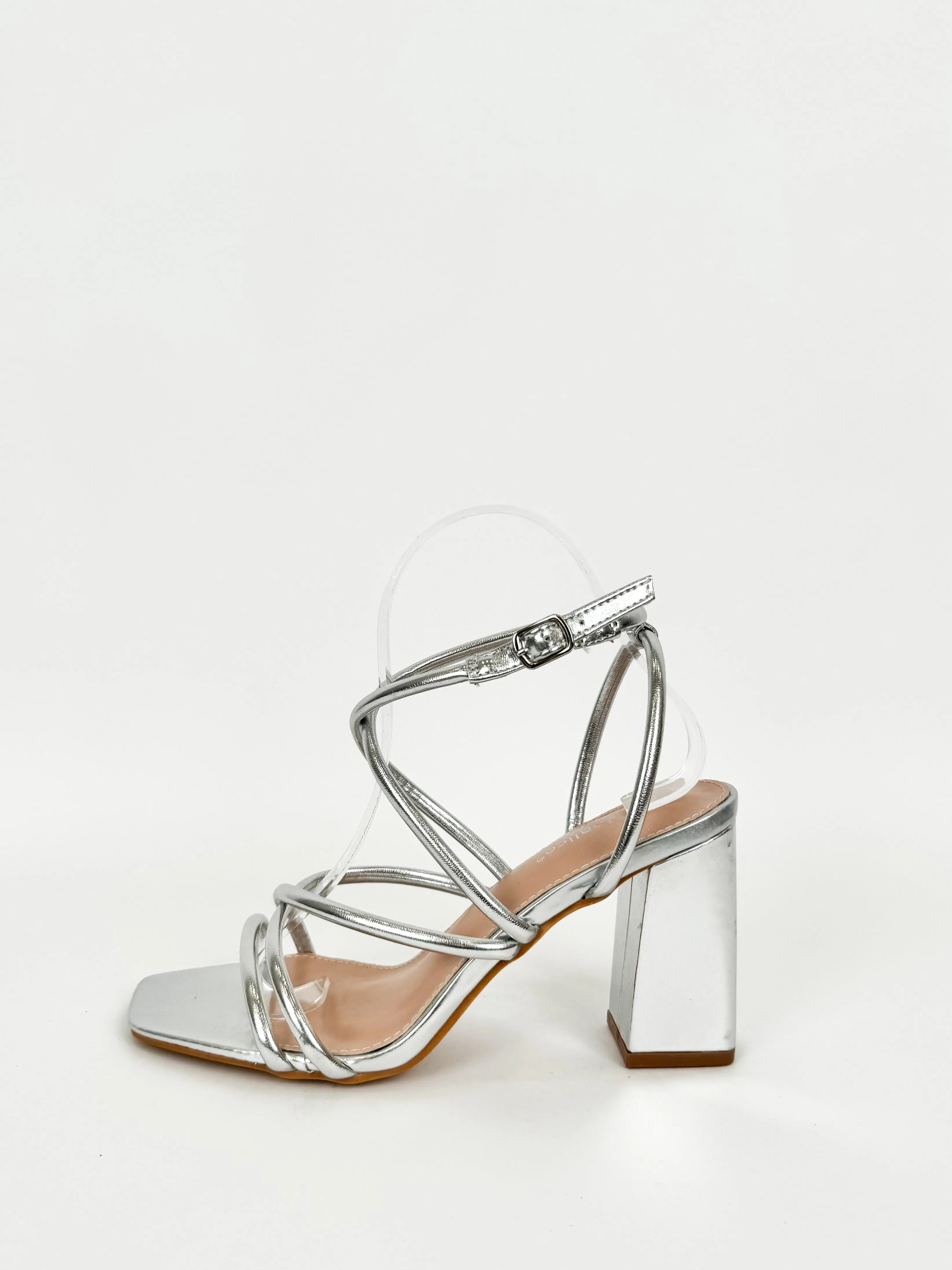 Sandalia baja entrelazado plata sold by Sorellas