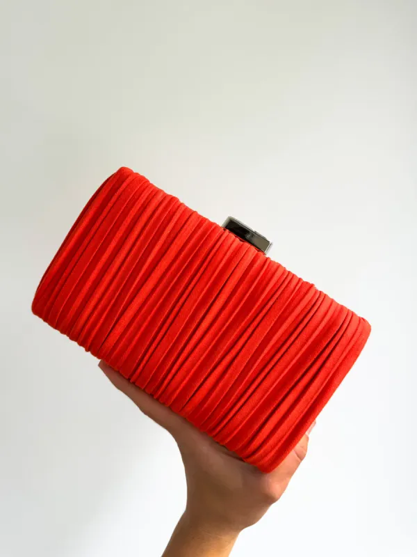 Clutch ante relieve naranja sold by Sorellas