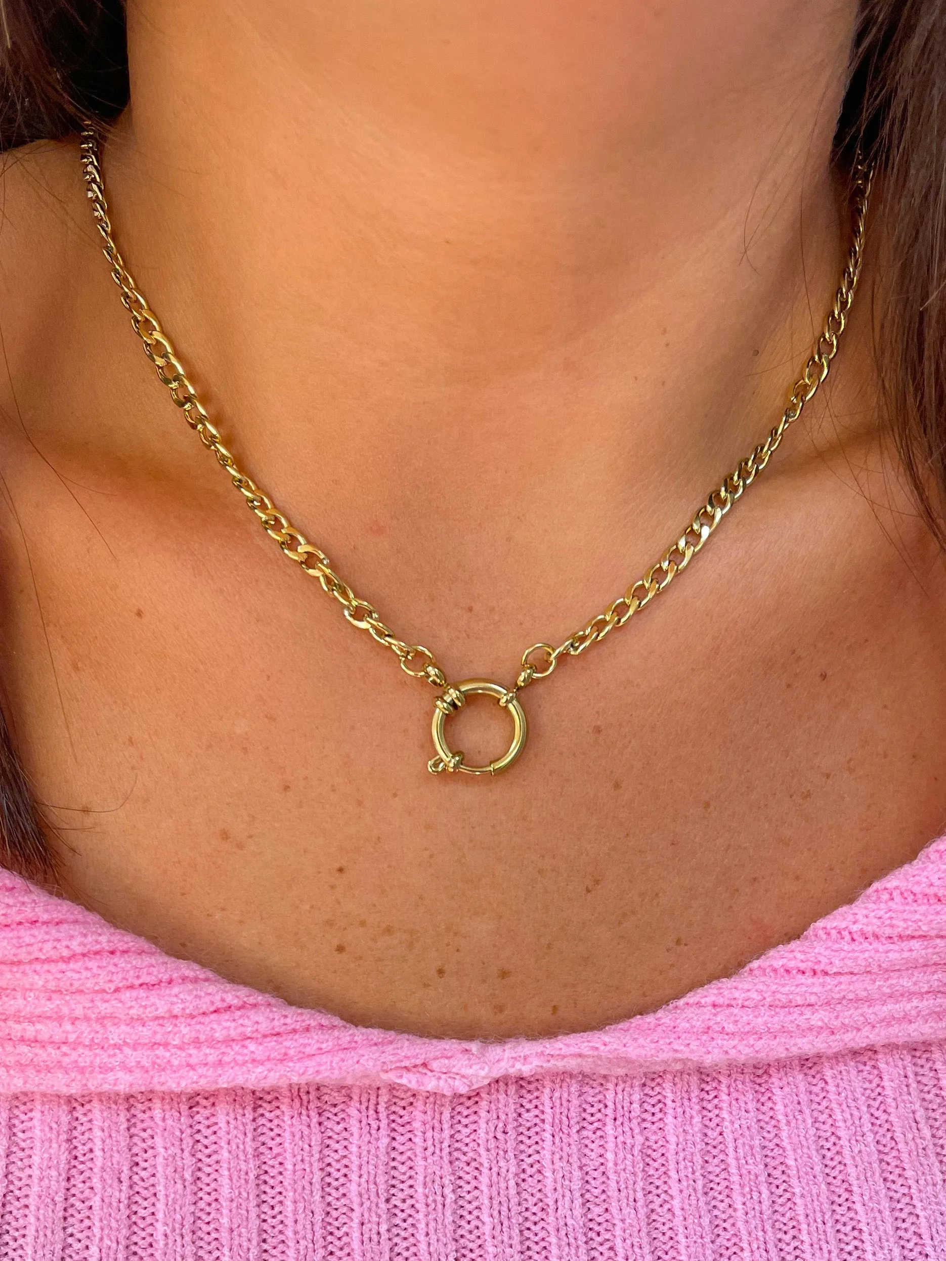 Collar anilla dorada sold by Sorellas