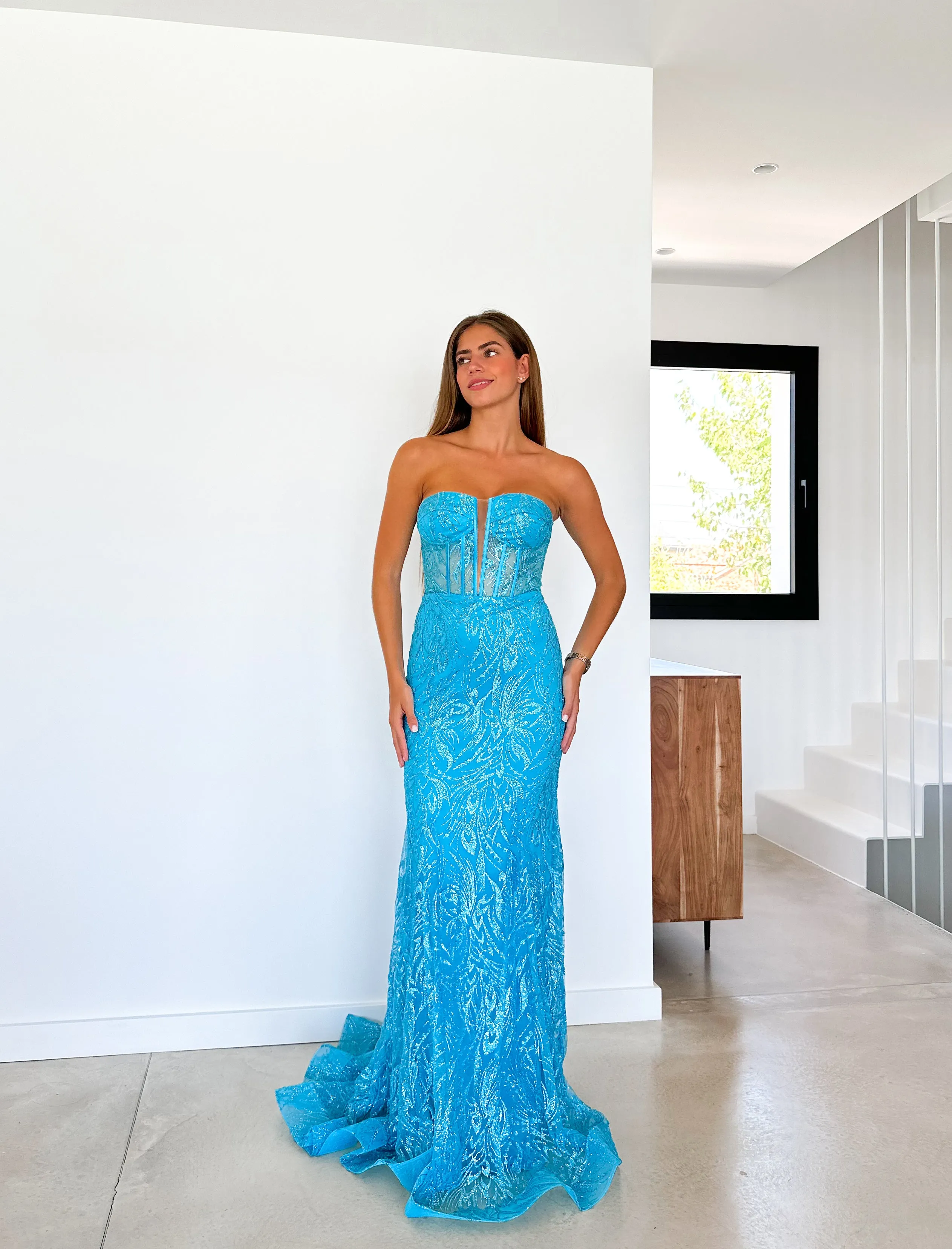 Vestido corse pedreria cola azul sold by Sorellas product image thumbnail 2
