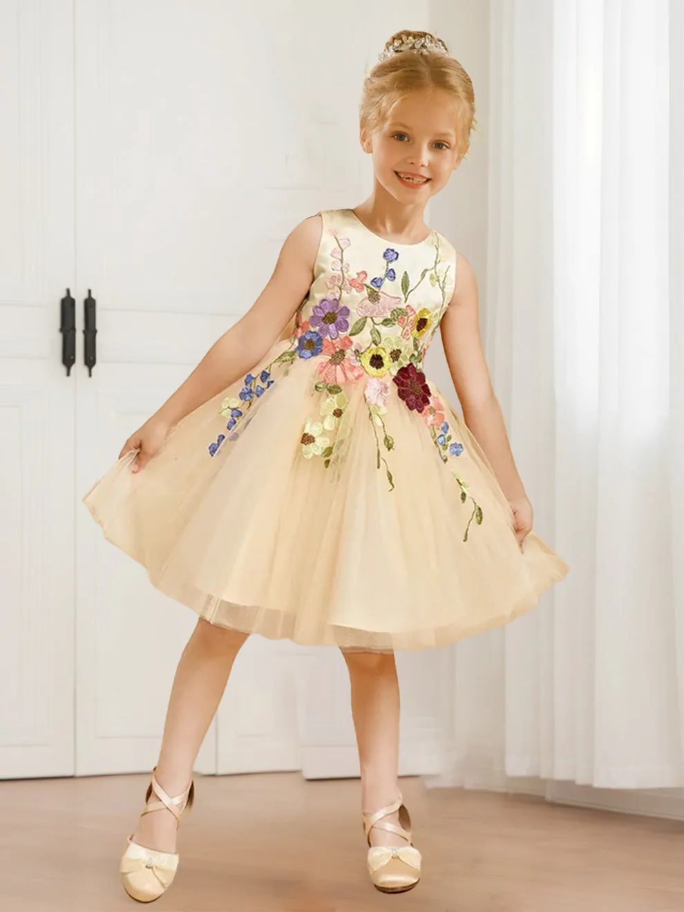 A-Line/Princess Scoop Neck Short Flower Girl Dresses with Floral Appliques sold by Lavetir