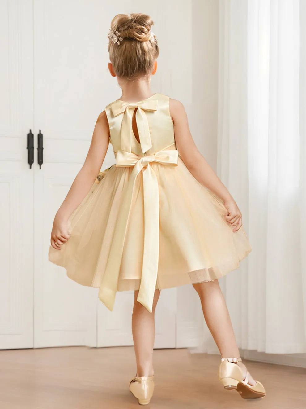 A-Line/Princess Scoop Neck Short Flower Girl Dresses with Floral Appliques sold by Lavetir product image thumbnail 2