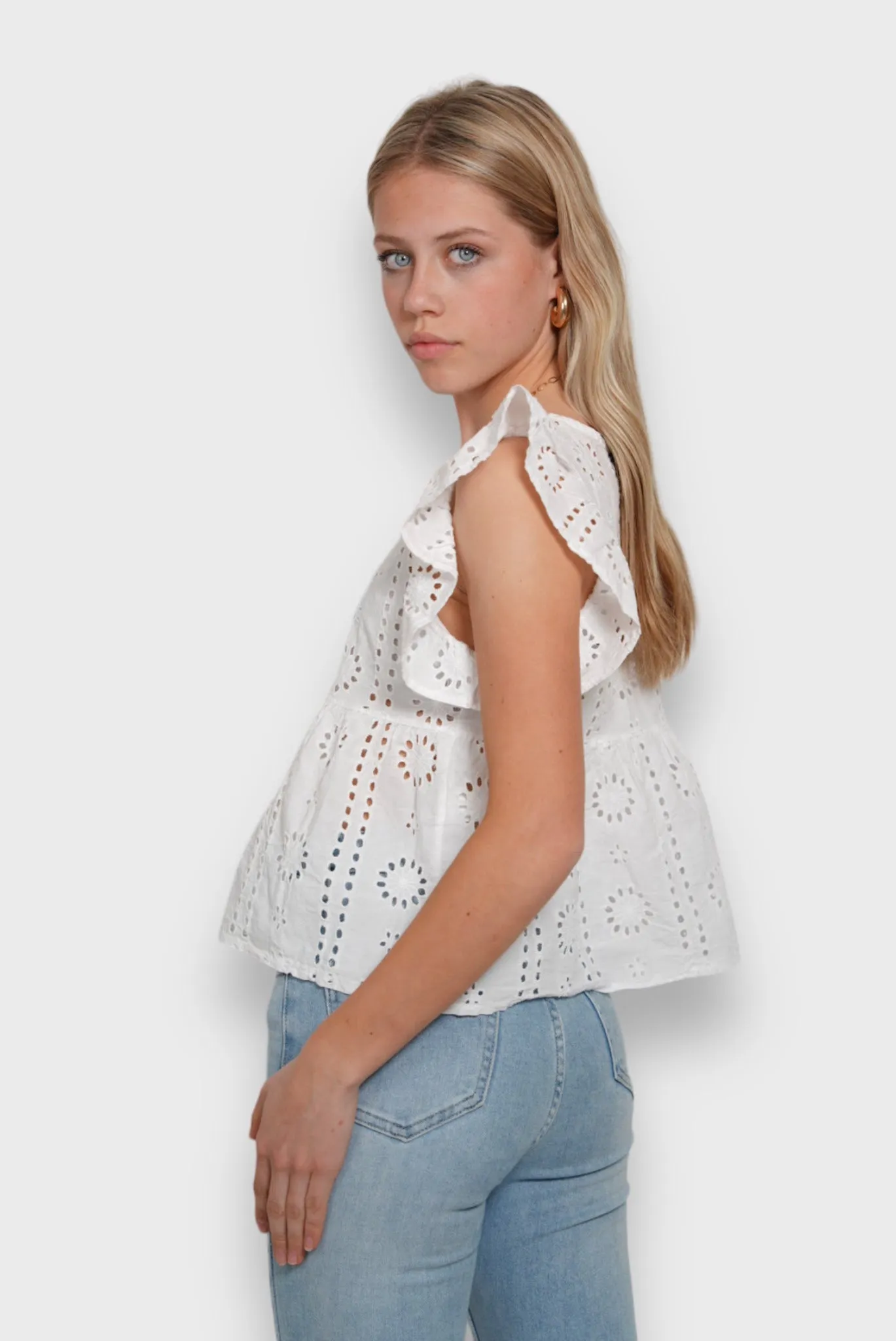 "Floral" top white sold by Meet Me There product image thumbnail 3