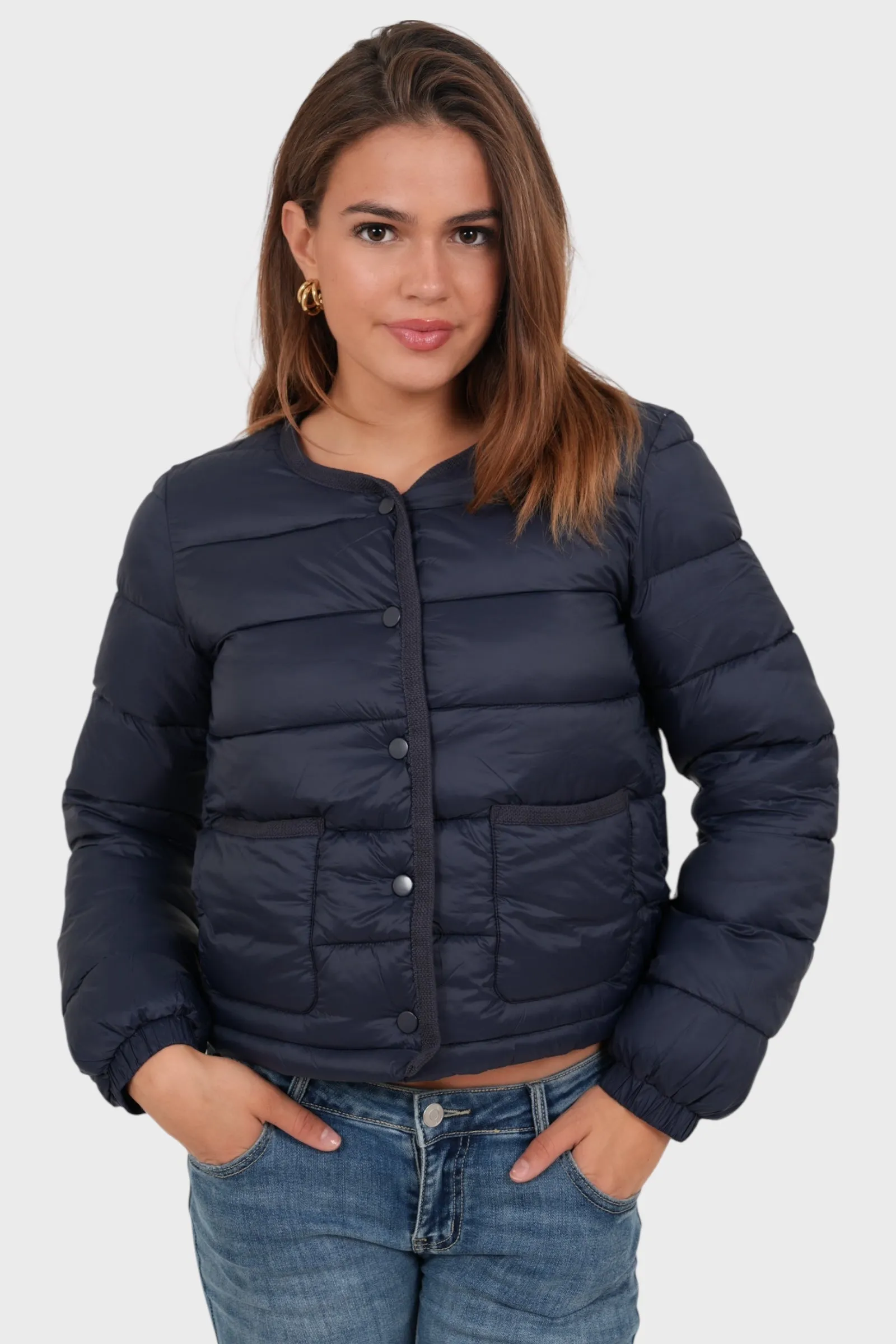 "Pullover" puffer navy sold by Meet Me There