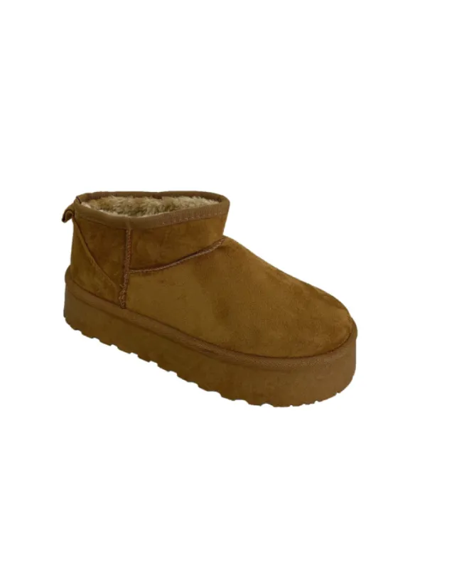 "Comfy boots" camel platform sold by Meet Me There