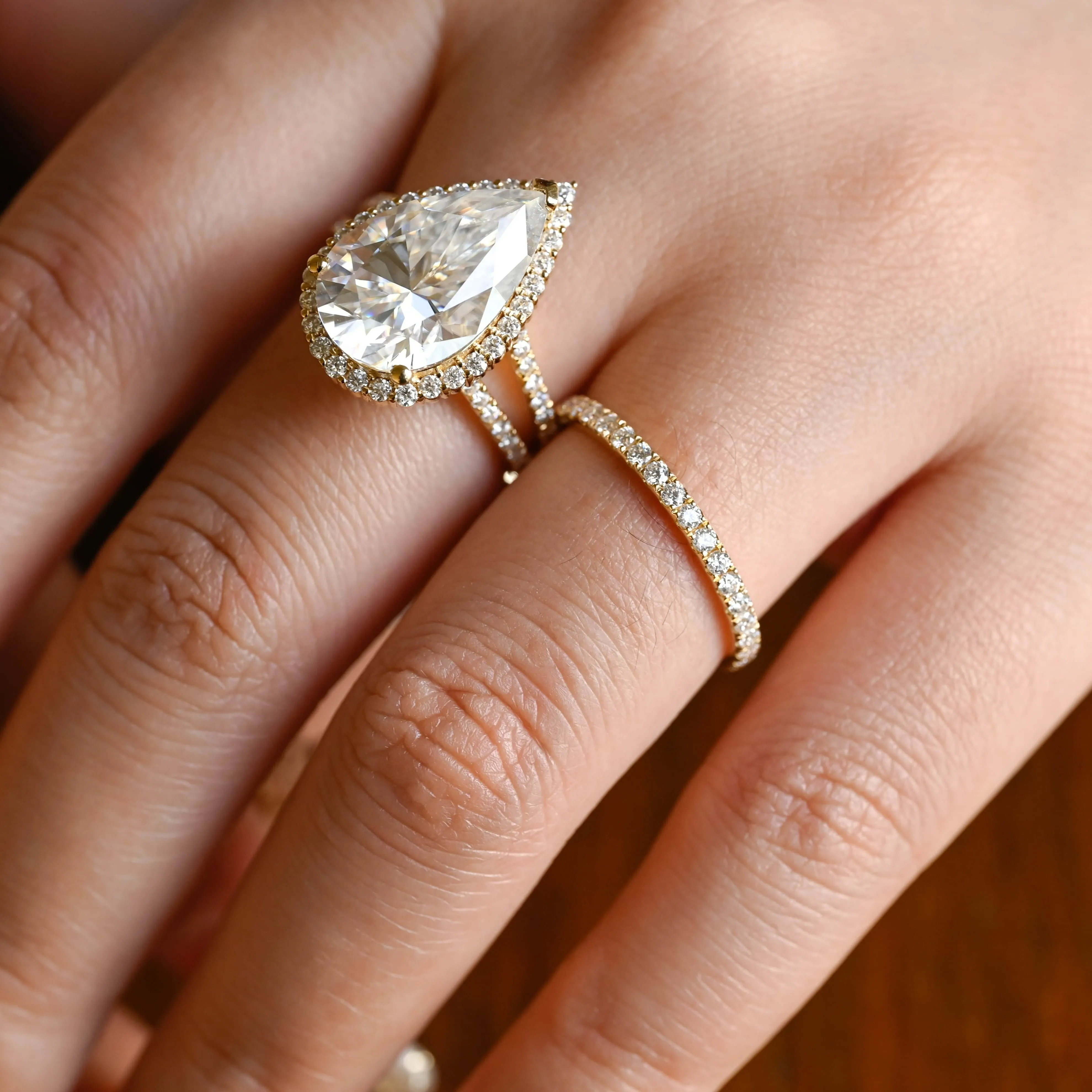 Solid Gold 8CT Split Shank Pear Cut Moissanite Engagement Ring and Wedding Ring Set sold by Causyou product image thumbnail 4