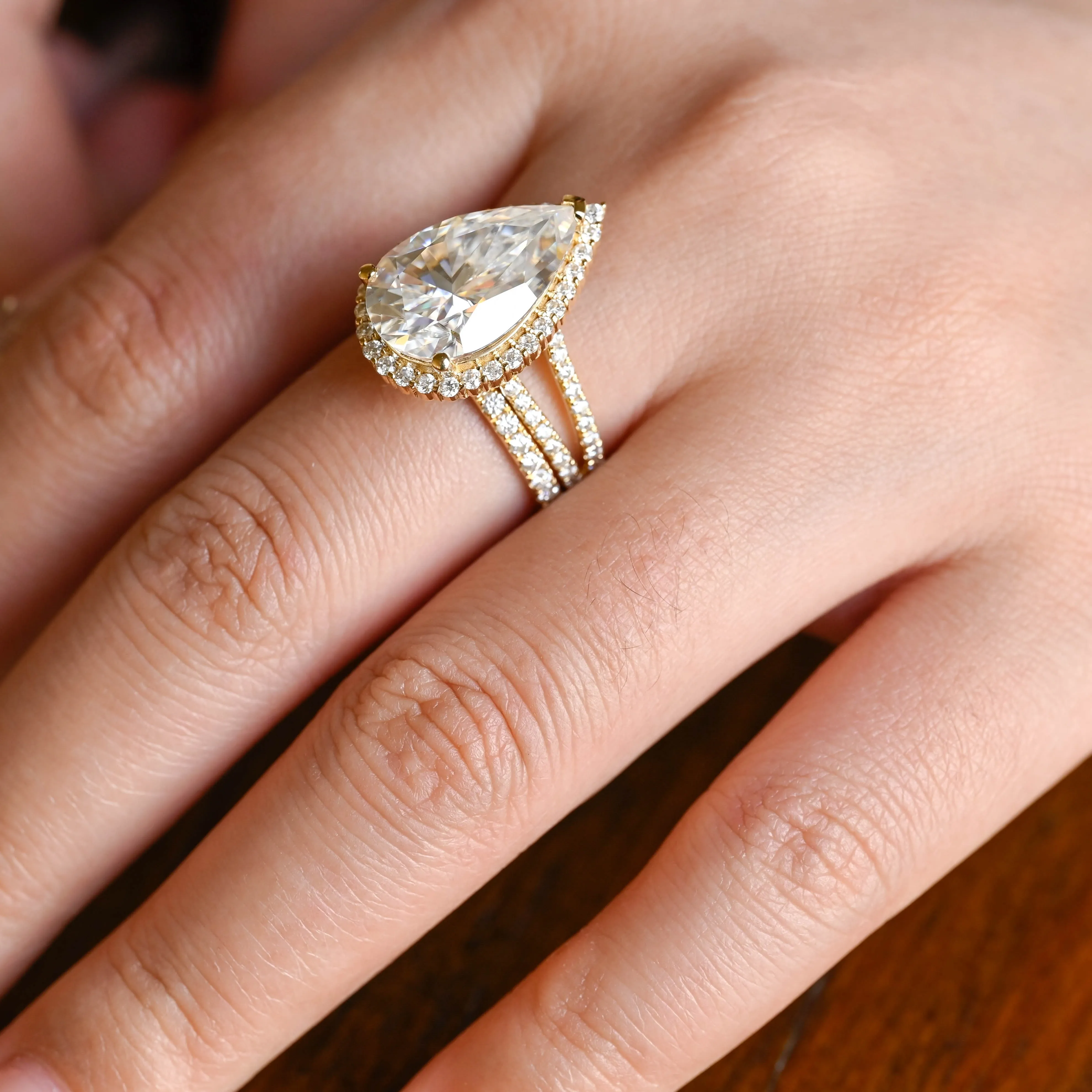 Solid Gold 8CT Split Shank Pear Cut Moissanite Engagement Ring and Wedding Ring Set sold by Causyou product image thumbnail 2