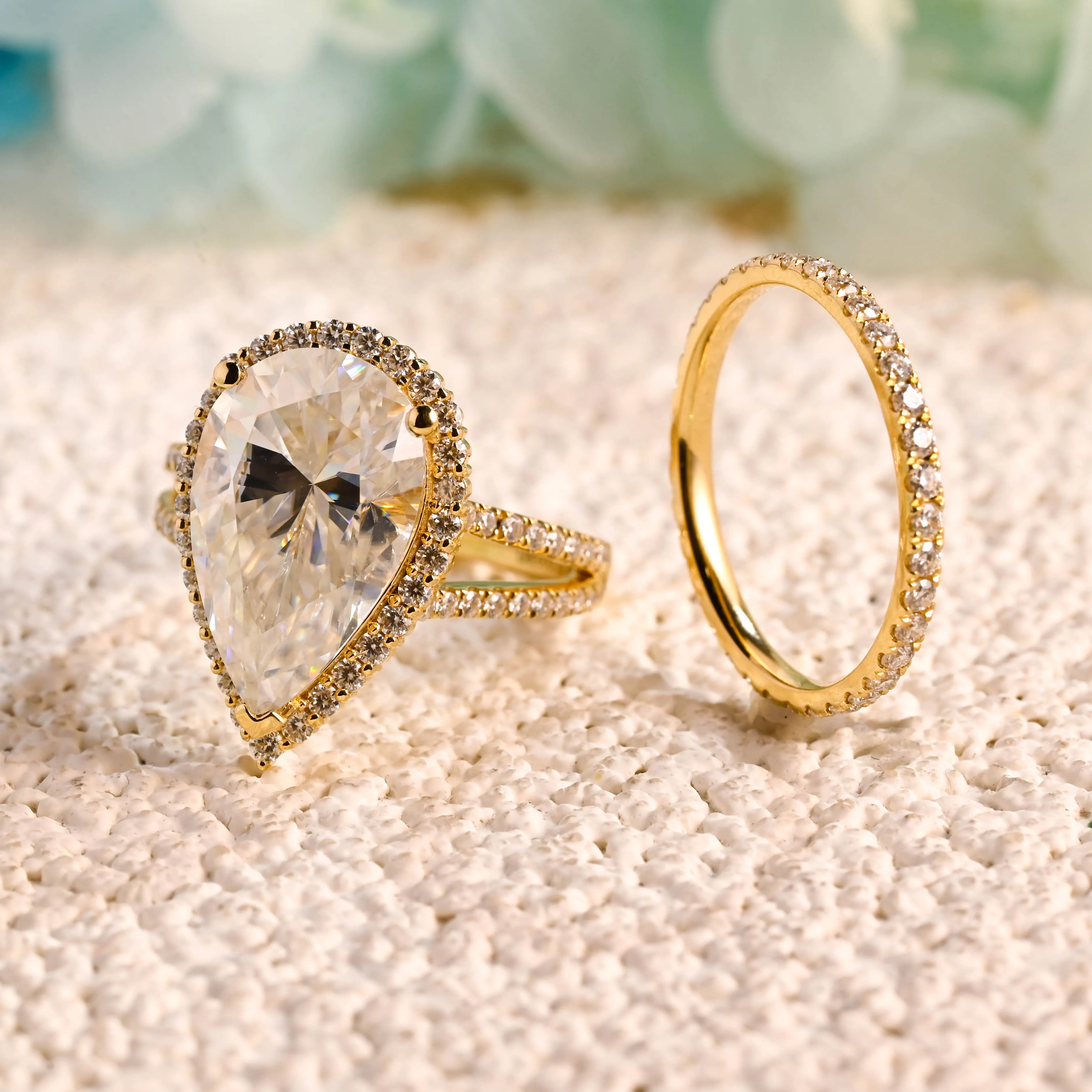 Solid Gold 8CT Split Shank Pear Cut Moissanite Engagement Ring and Wedding Ring Set sold by Causyou product image thumbnail 5