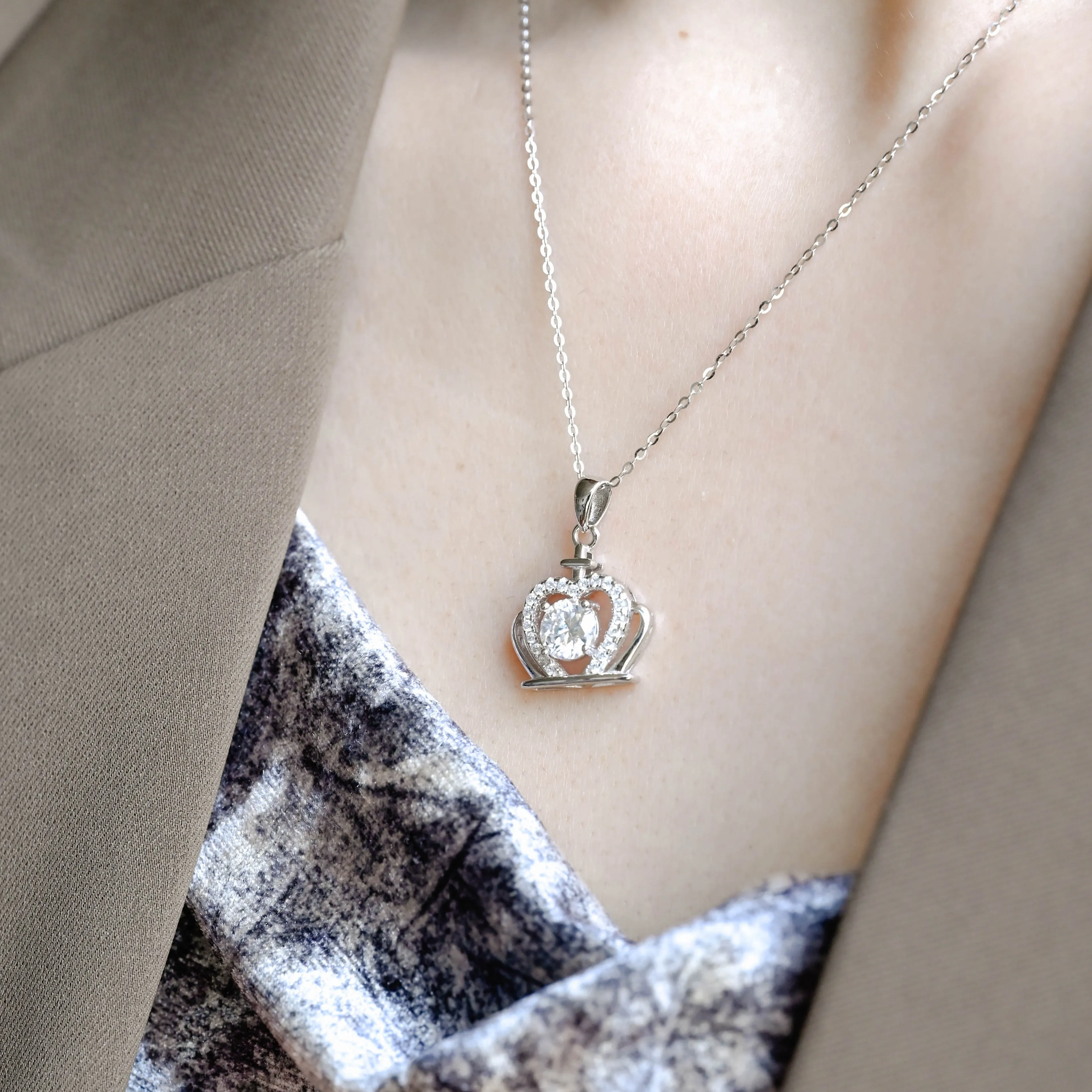 Solid Gold Round Cut Moissanite Pendant, Queen Style Necklace, Anniversary Gift for Women, Wife sold by Causyou product image thumbnail 3