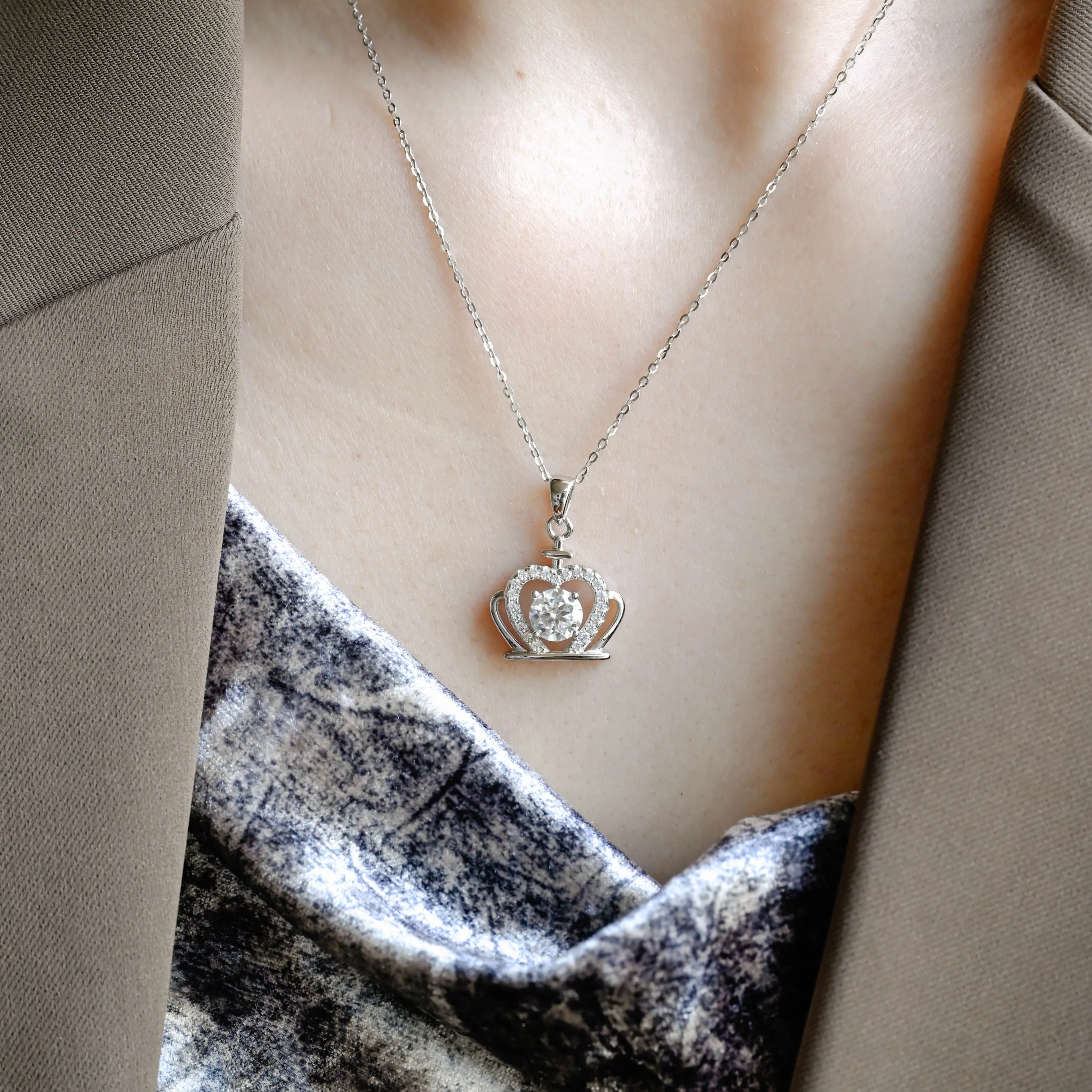 Solid Gold Round Cut Moissanite Pendant, Queen Style Necklace, Anniversary Gift for Women, Wife sold by Causyou product image thumbnail 2