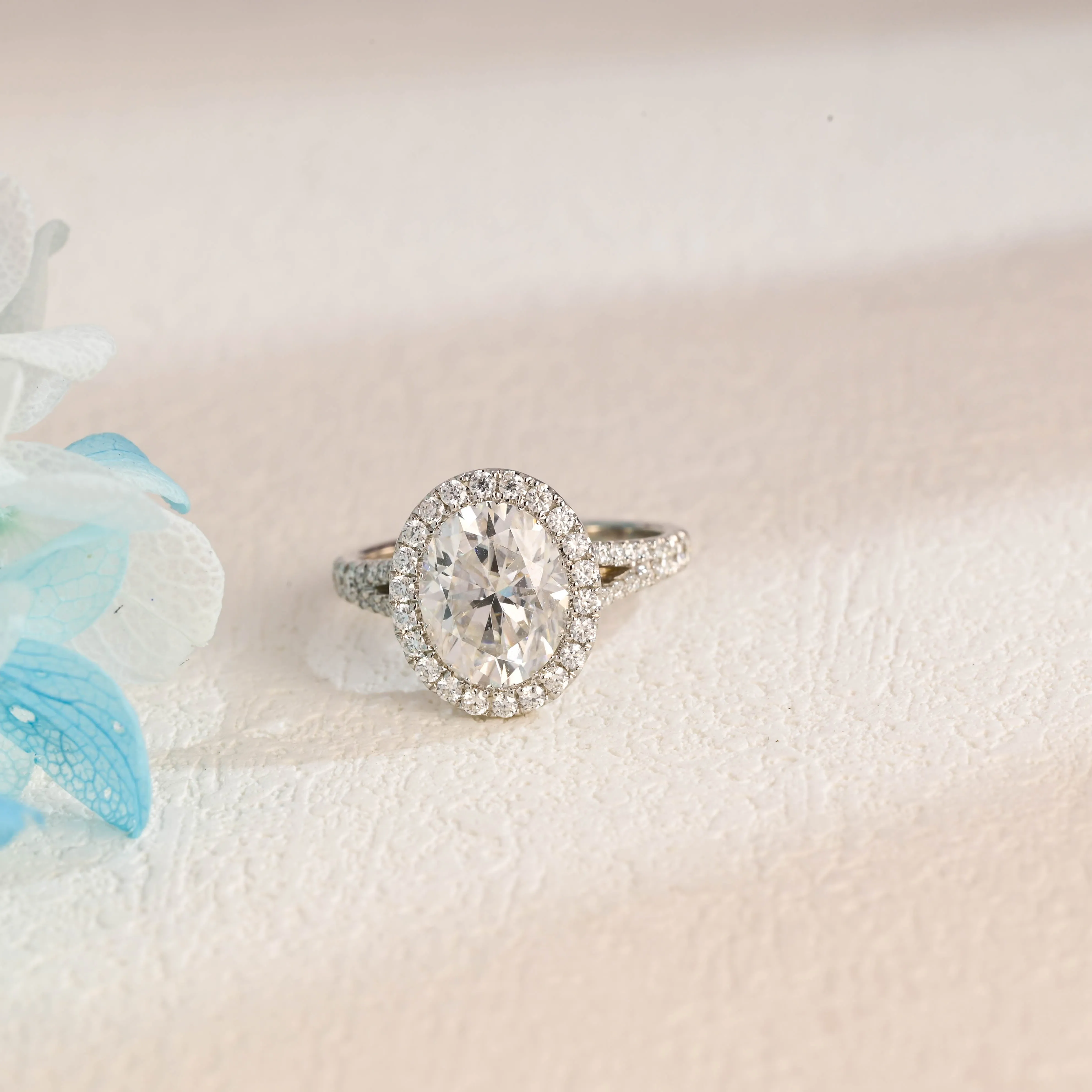 Solid Gold Split Shank Halo Oval Cut Moissanite Engagement Ring sold by Causyou product image thumbnail 5