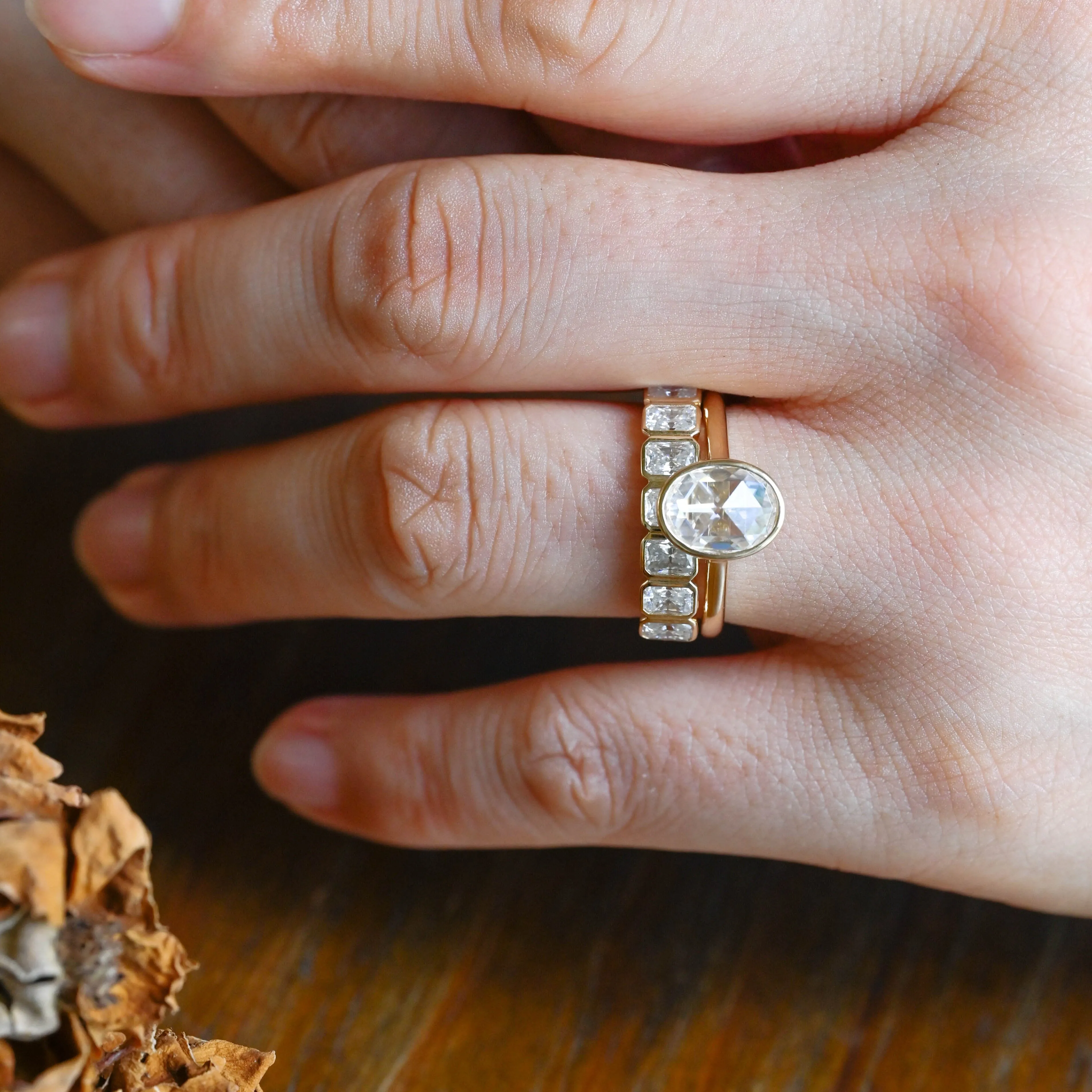 Solid Gold Solitaire Oval Cut Moissanite Engagement Ring Set sold by Causyou product image thumbnail 2