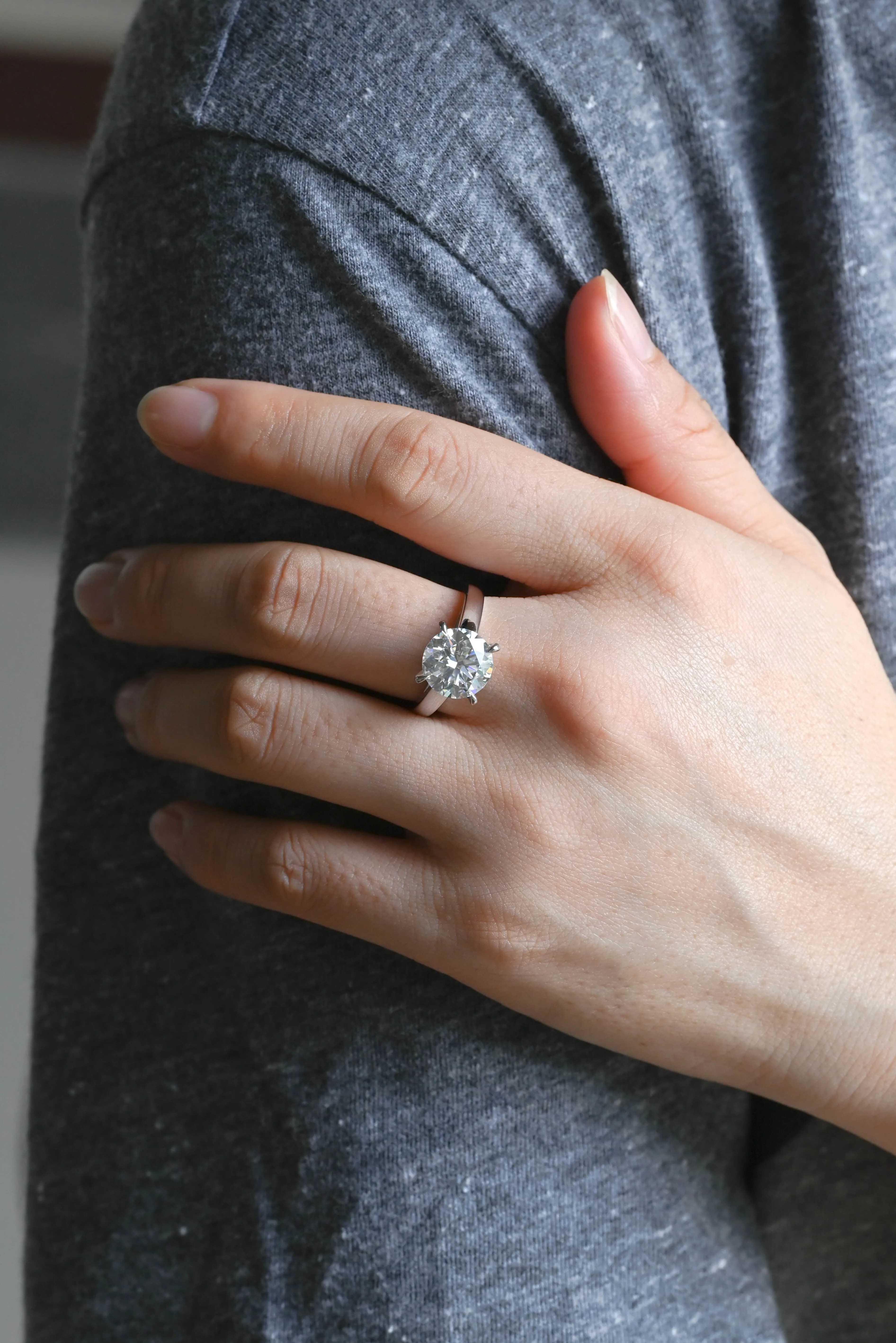 Solid Gold D/VS1 High Setting Round Cut Lab Grown Diamond Engagement Ring sold by Causyou product image thumbnail 3