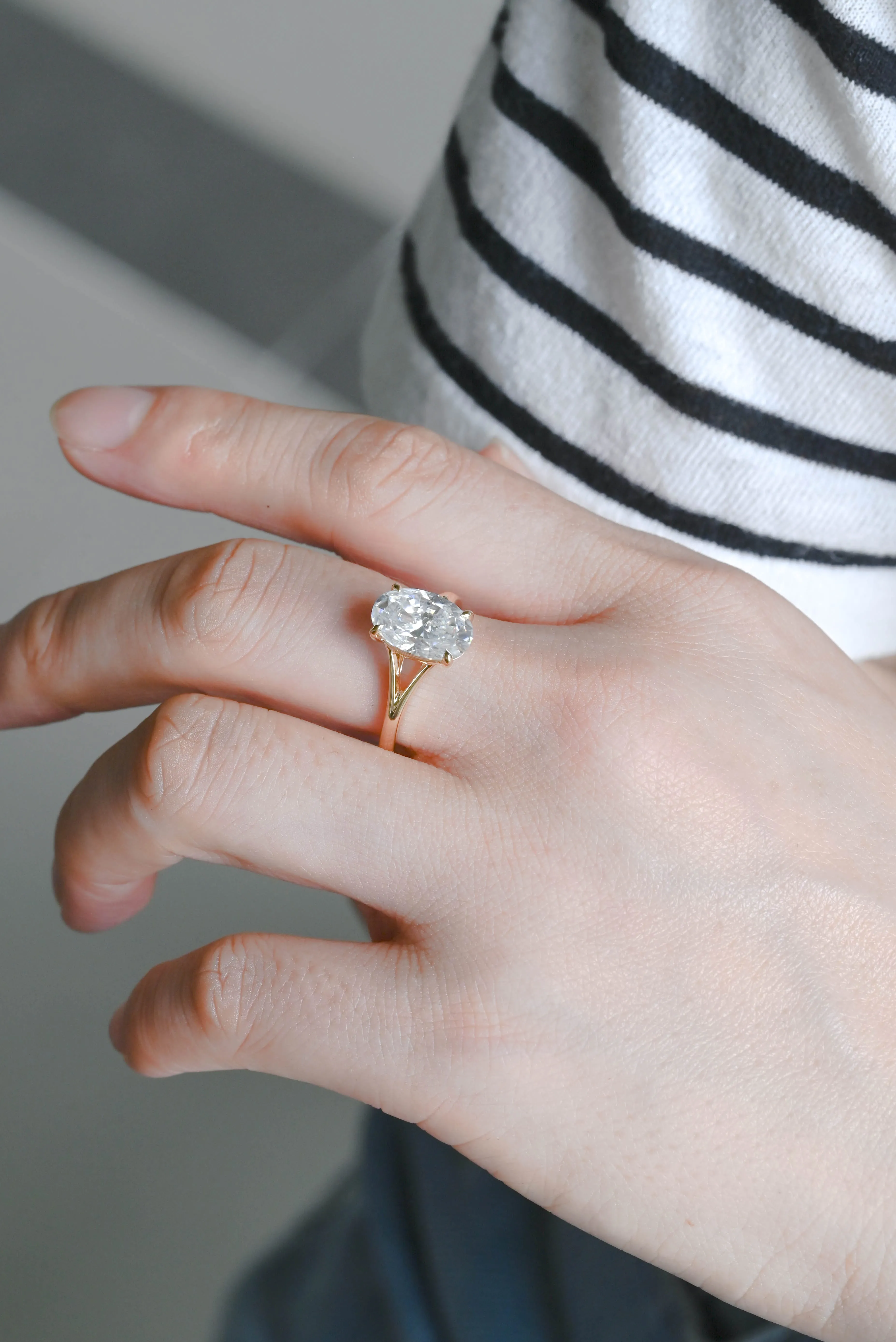 Solid Gold D/VS1 Split Shank Oval Cut Lab Grown Diamond Engagement Ring sold by Causyou product image thumbnail 2