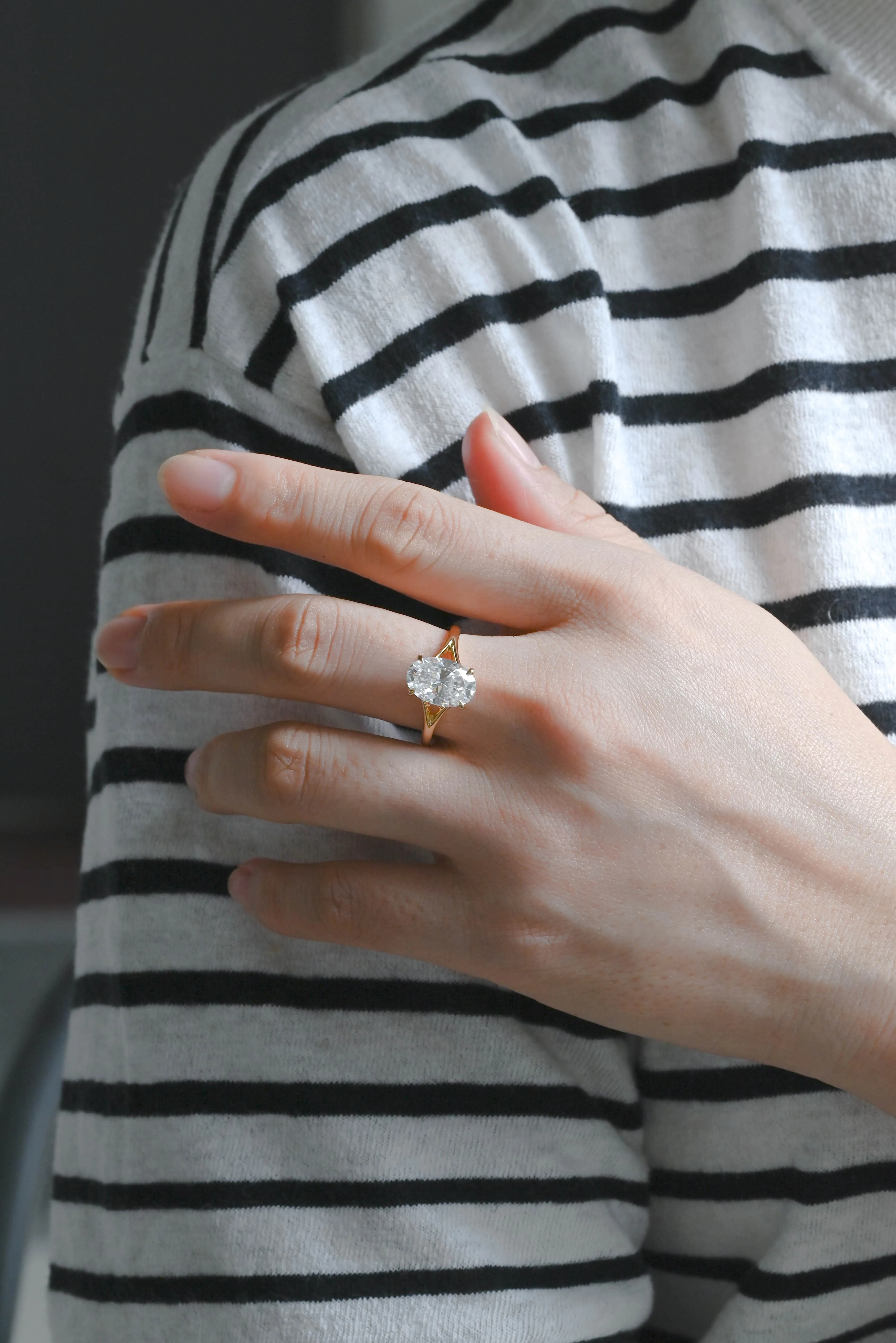 Solid Gold D/VS1 Split Shank Oval Cut Lab Grown Diamond Engagement Ring sold by Causyou product image thumbnail 3