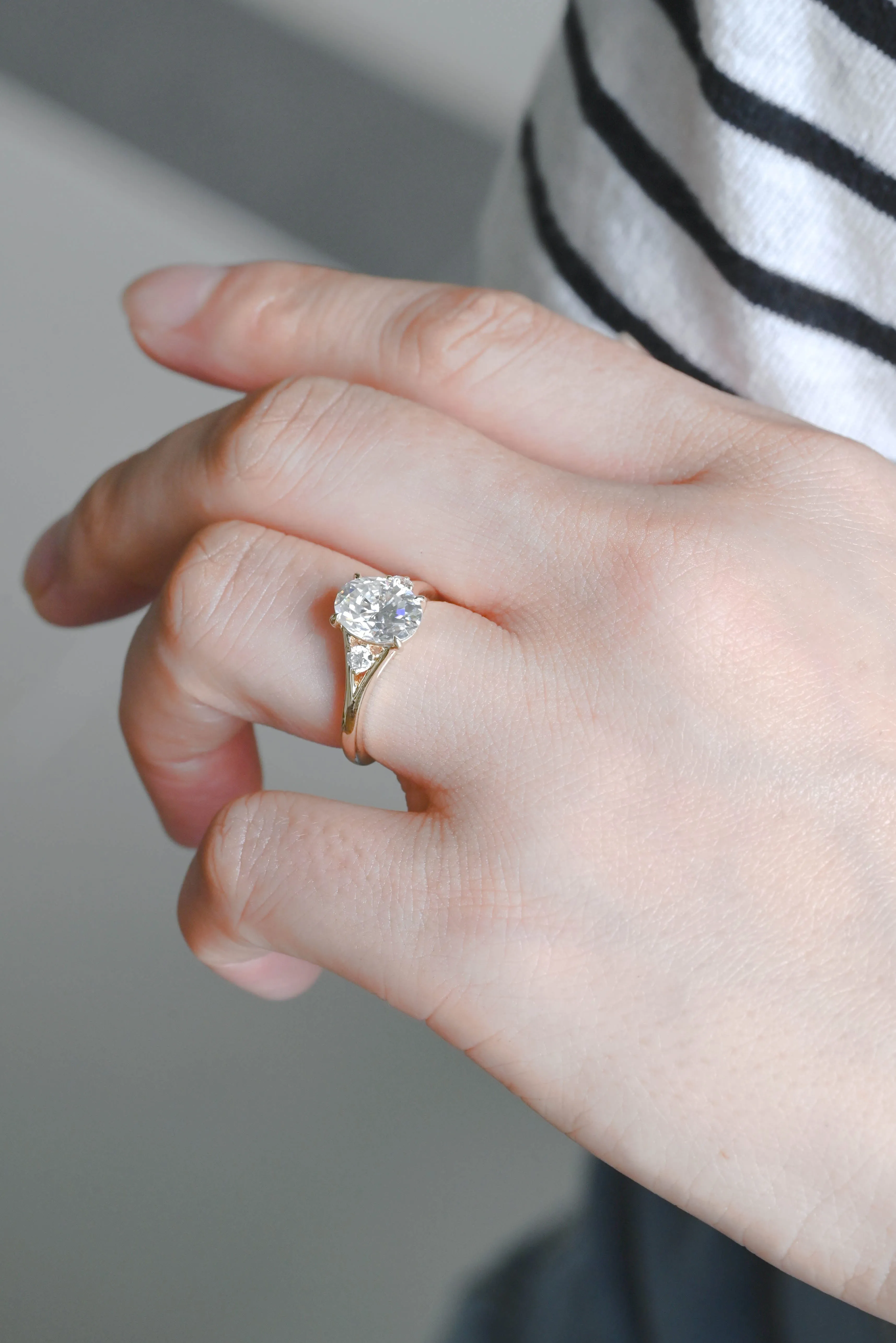 Solid Gold D/VS1 Oval Cut Lab Grown Diamond Engagement Ring sold by Causyou product image thumbnail 2