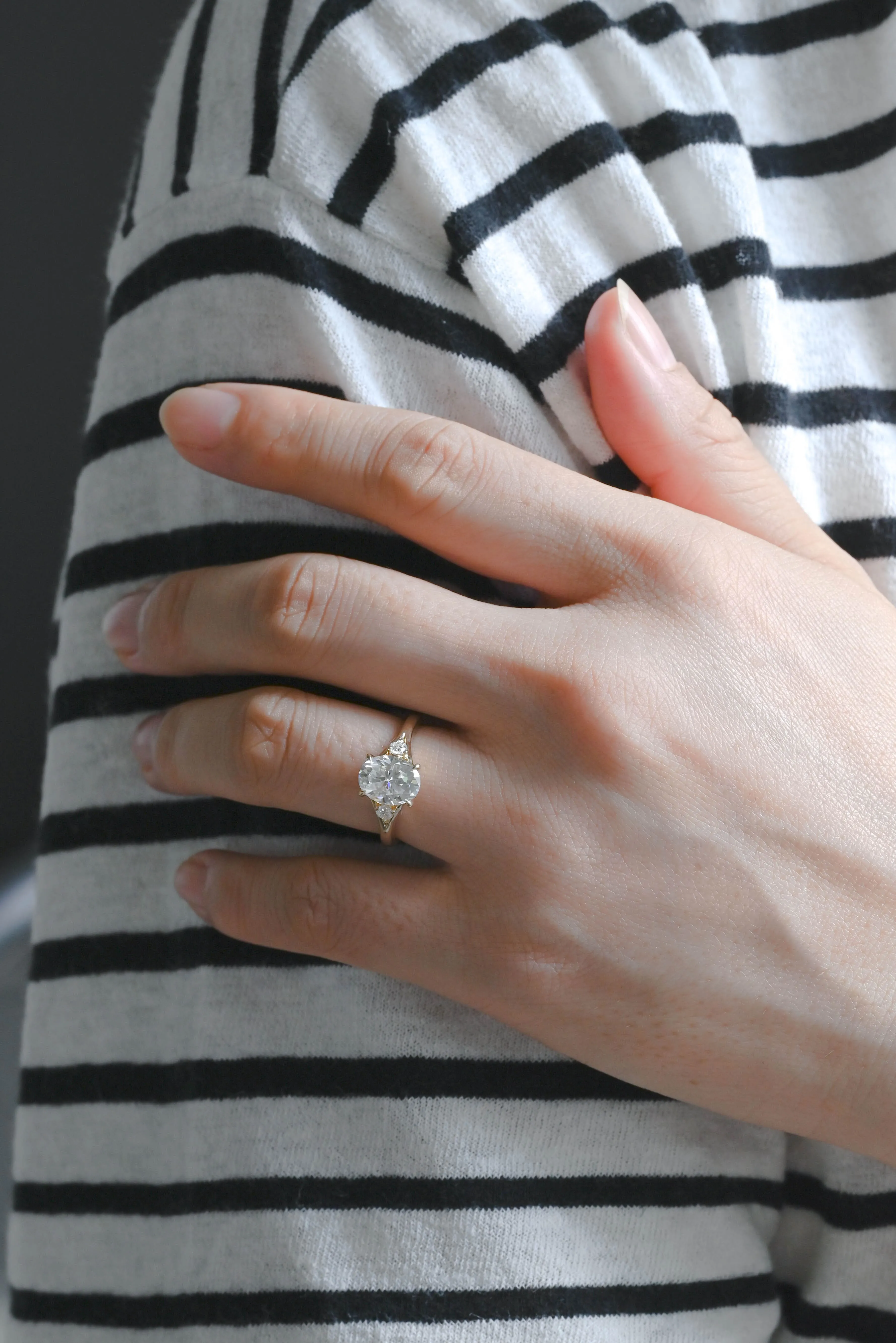 Solid Gold D/VS1 Oval Cut Lab Grown Diamond Engagement Ring sold by Causyou product image thumbnail 3