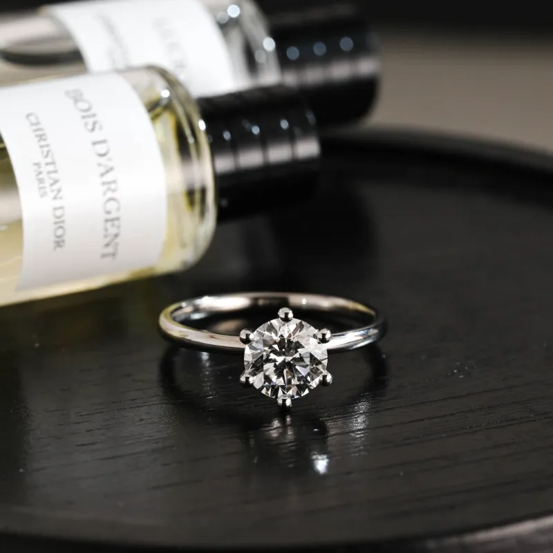 Solid Gold D/VS1 Round Cut Lab Grown Diamond Engagement Ring sold by Causyou