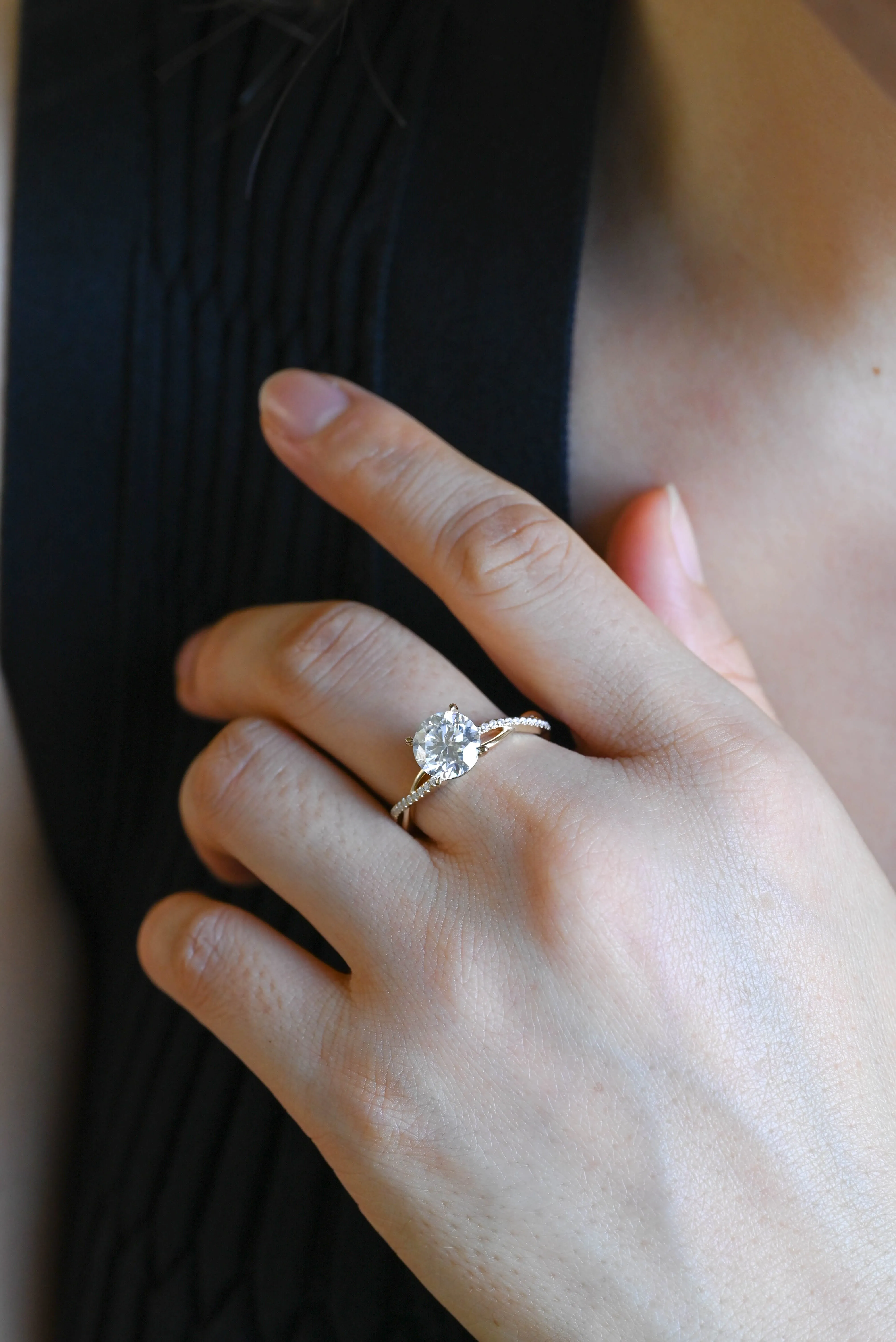 Solid Gold D/VS1 Twisted Band Round Cut Lab Grown Diamond Engagement Ring sold by Causyou product image thumbnail 4