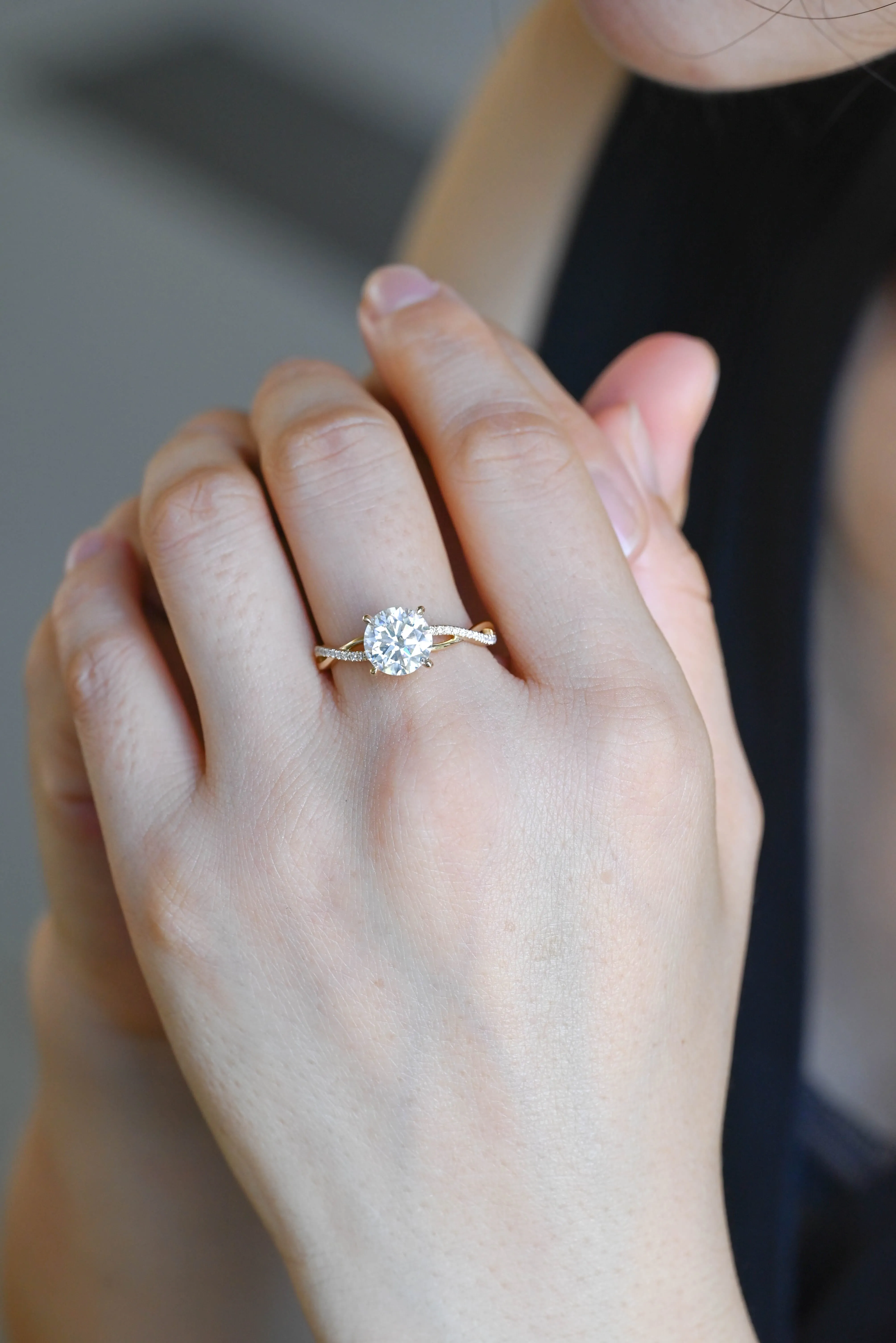 Solid Gold D/VS1 Twisted Band Round Cut Lab Grown Diamond Engagement Ring sold by Causyou product image thumbnail 3