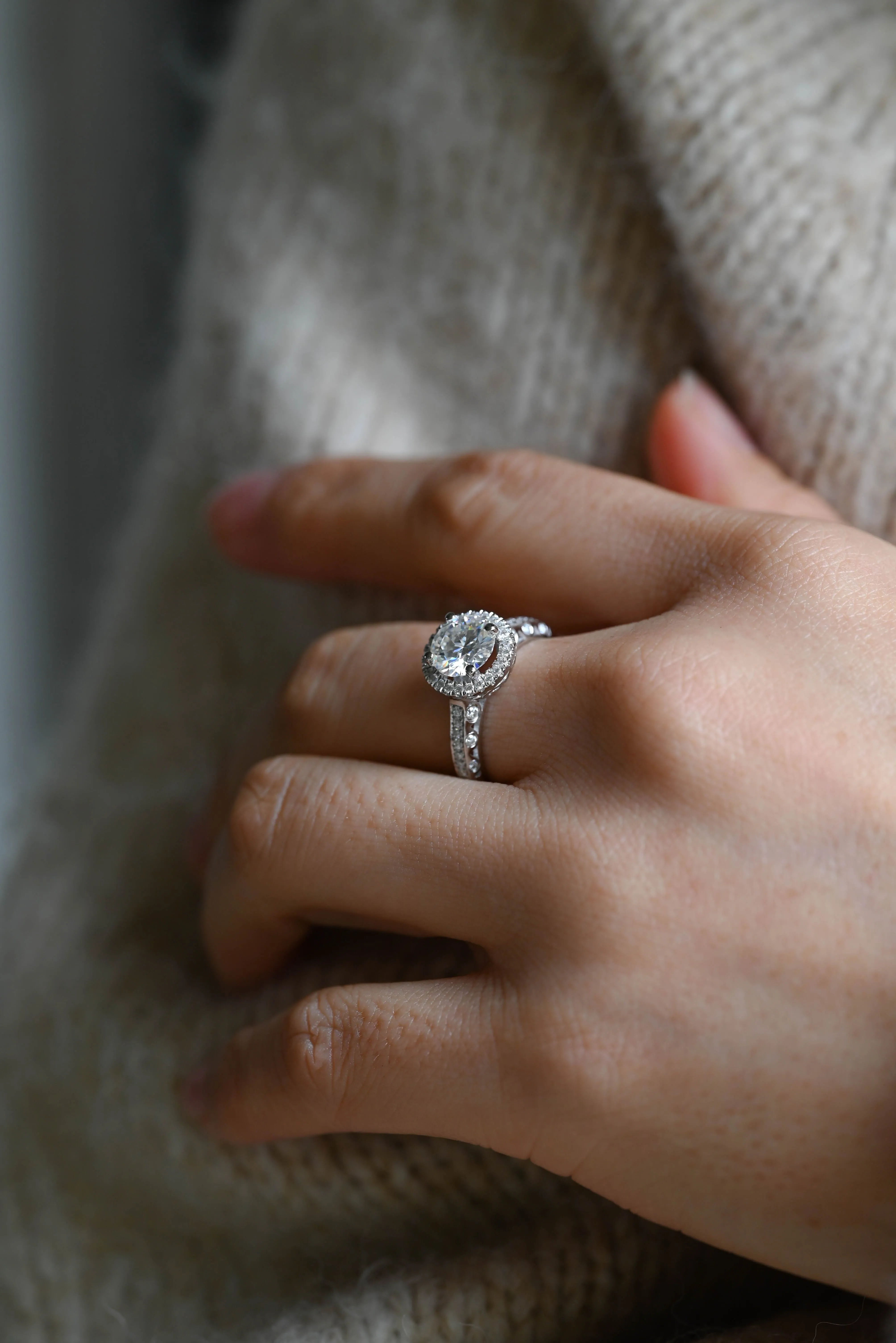 Solid Gold D/VS1 Halo Round Cut Lab Grown Diamond Engagement Ring sold by Causyou product image thumbnail 2