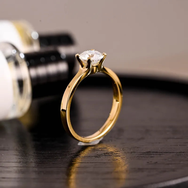 Solid Gold D/VS1 Round Cut Lab Grown Diamond Engagement Ring sold by Causyou