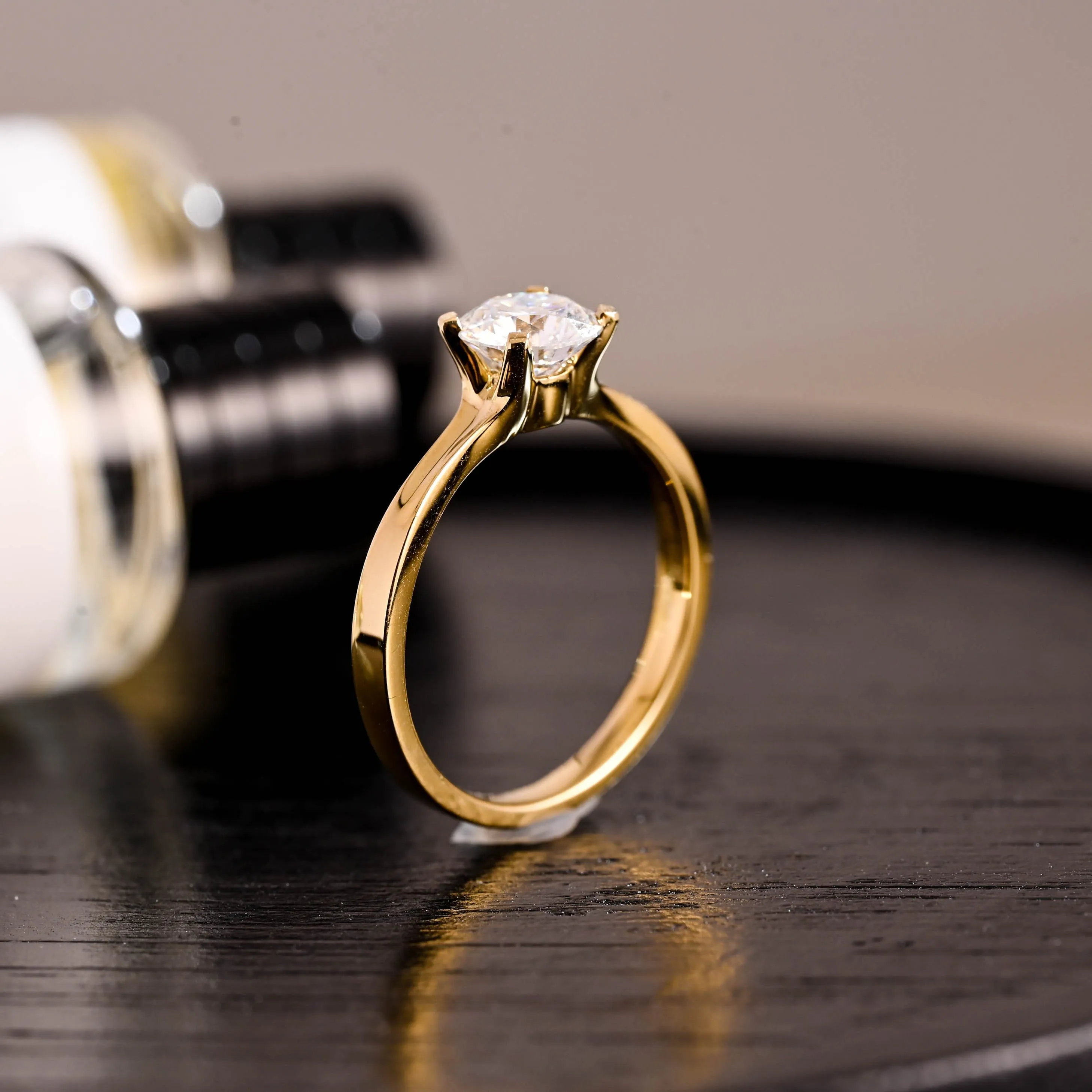 Solid Gold D/VS1 Round Cut Lab Grown Diamond Engagement Ring sold by Causyou