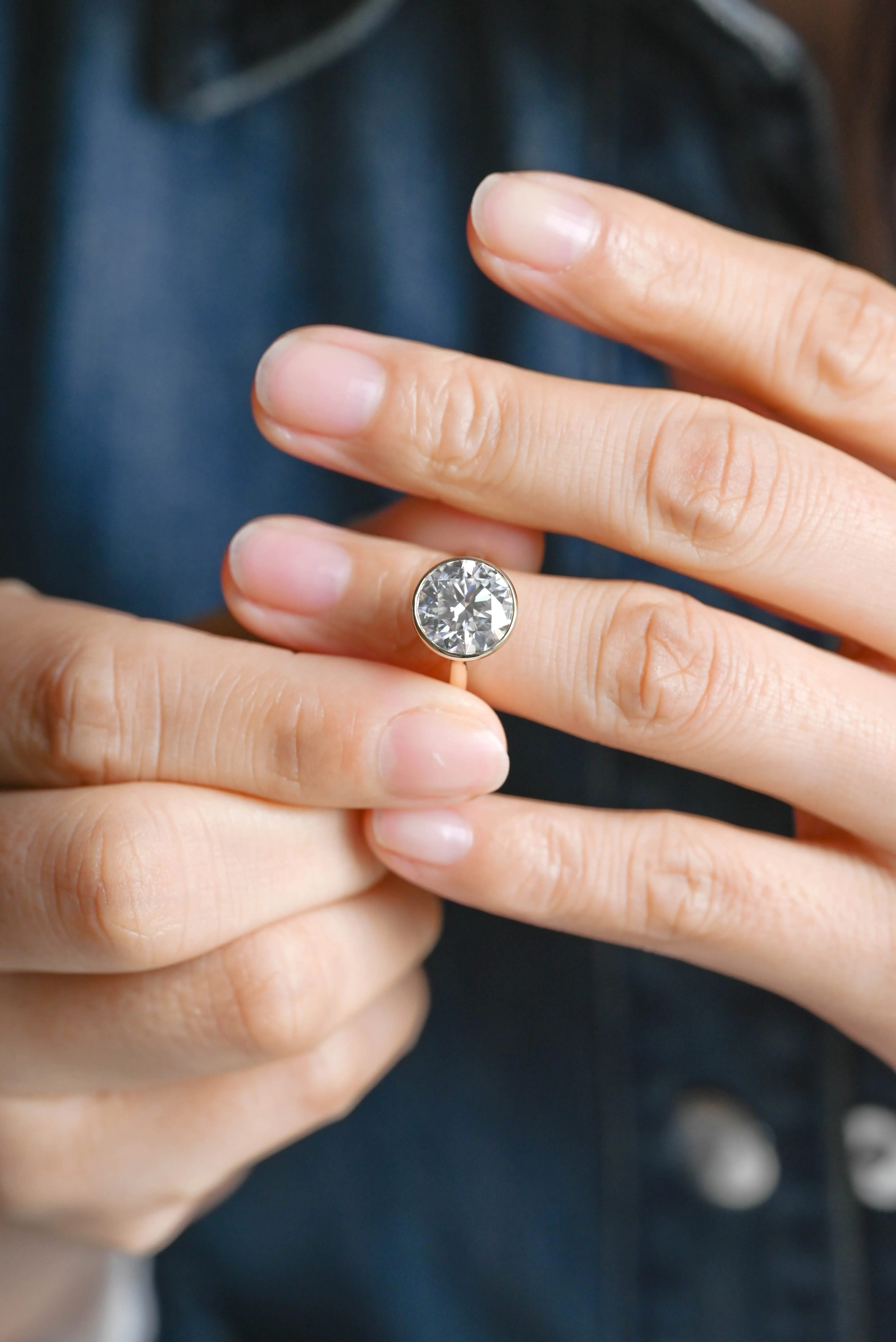 Solid Gold D/VS1 Bezel High Setting Round Cut Lab Grown Diamond Engagement Ring sold by Causyou product image thumbnail 4