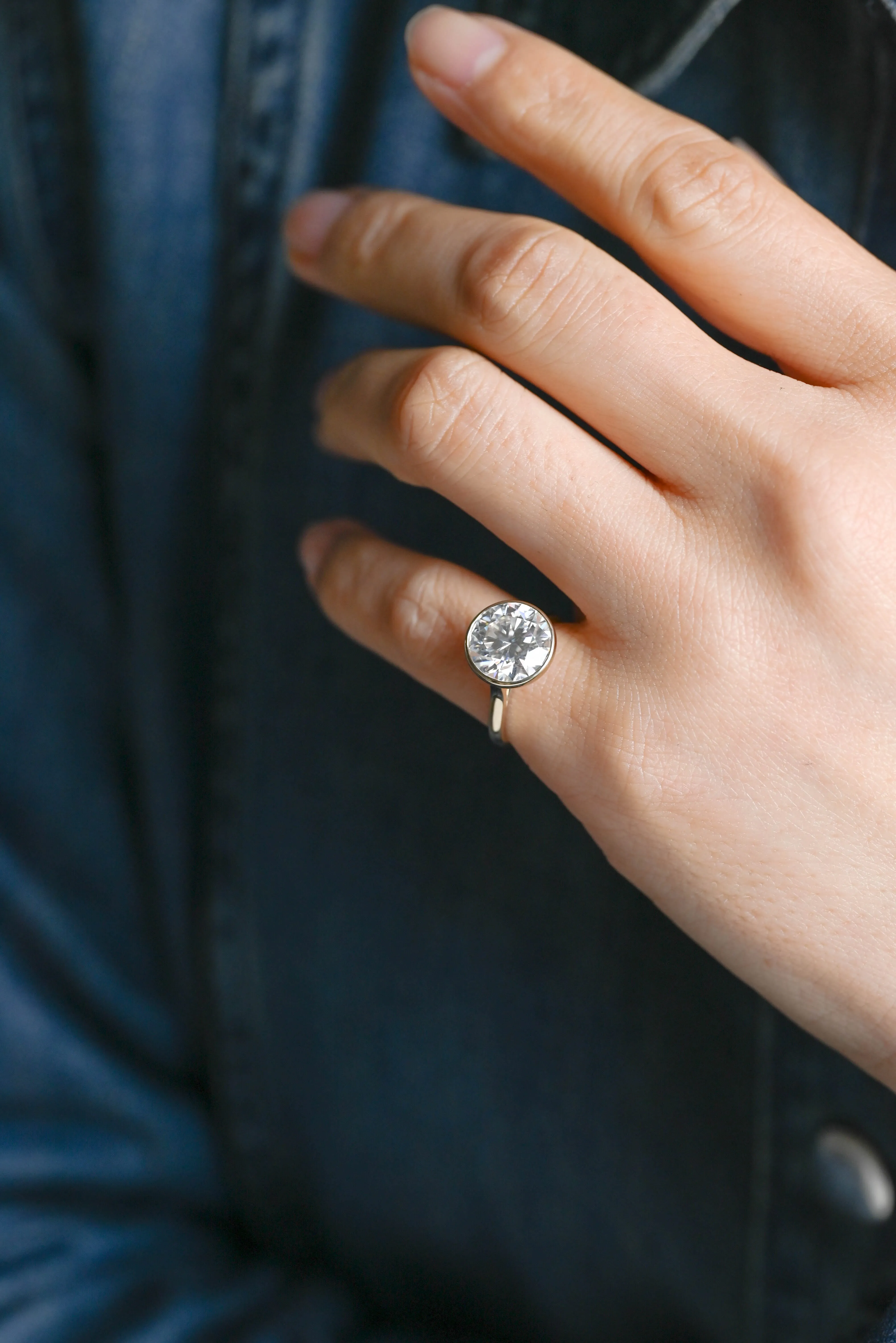 Solid Gold D/VS1 Bezel High Setting Round Cut Lab Grown Diamond Engagement Ring sold by Causyou product image thumbnail 3