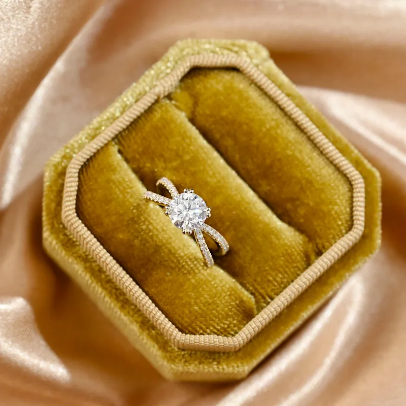 Solid Gold Solitaire Split Shank Round Cut Moissanite Engagement Ring made by Causyou