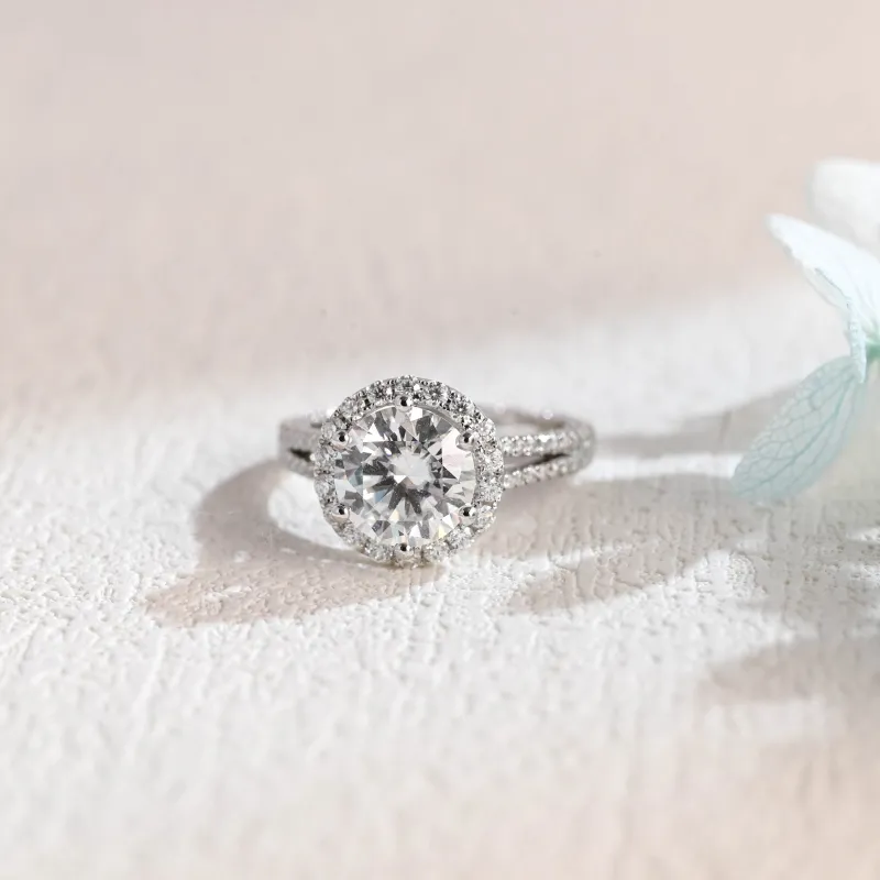 Solid Gold Solitaire Round Cut Moissanite Engagement Ring made by Causyou
