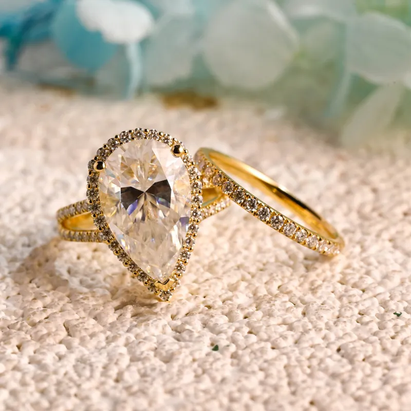 Solid Gold Split Shank Pear Cut Moissanite Engagement Ring and Wedding Ring Set made by Causyou