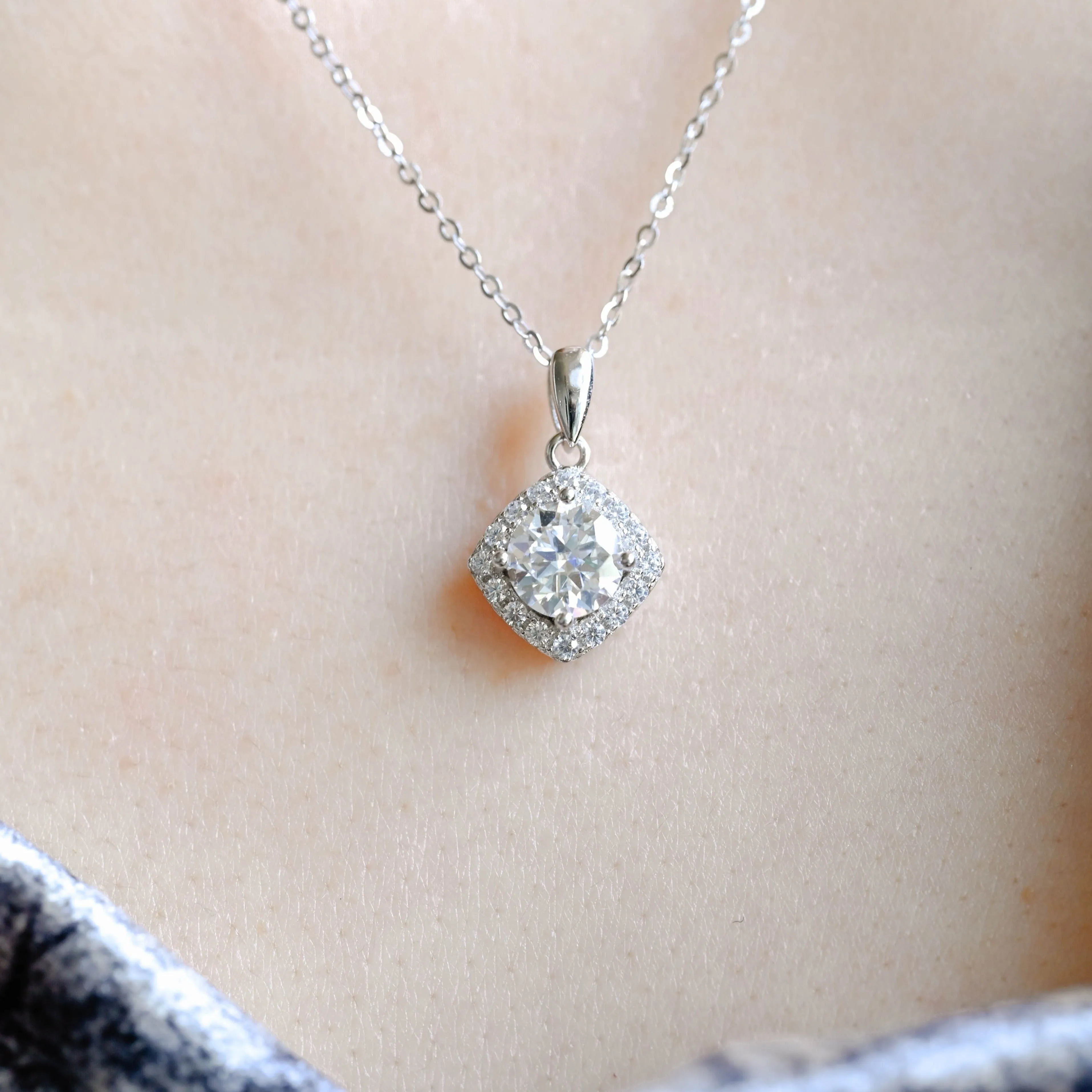 Solid Gold Vintage Style Halo Round Cut Moissanite Pendant sold by Causyou product image thumbnail 4
