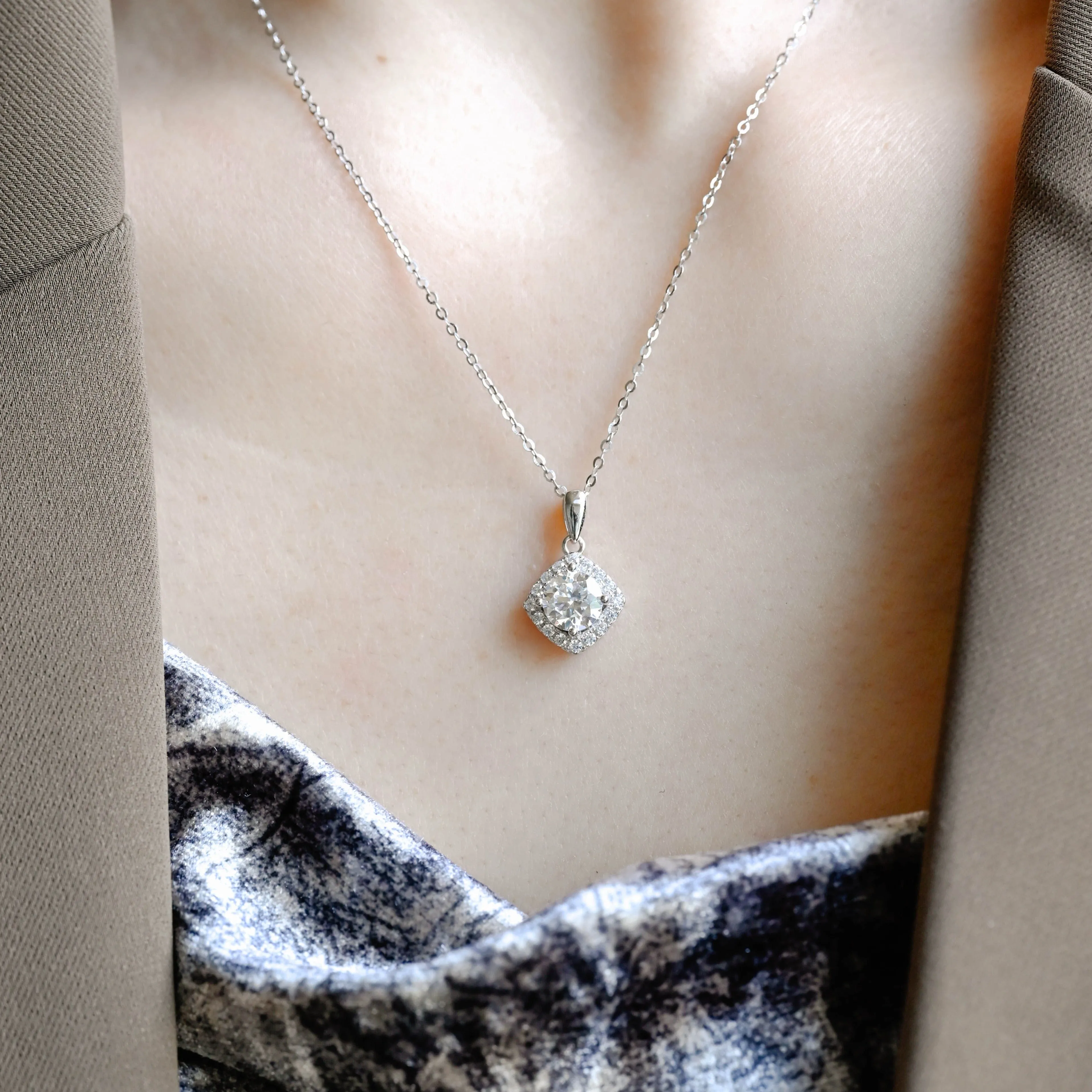 Solid Gold Vintage Style Halo Round Cut Moissanite Pendant sold by Causyou product image thumbnail 3