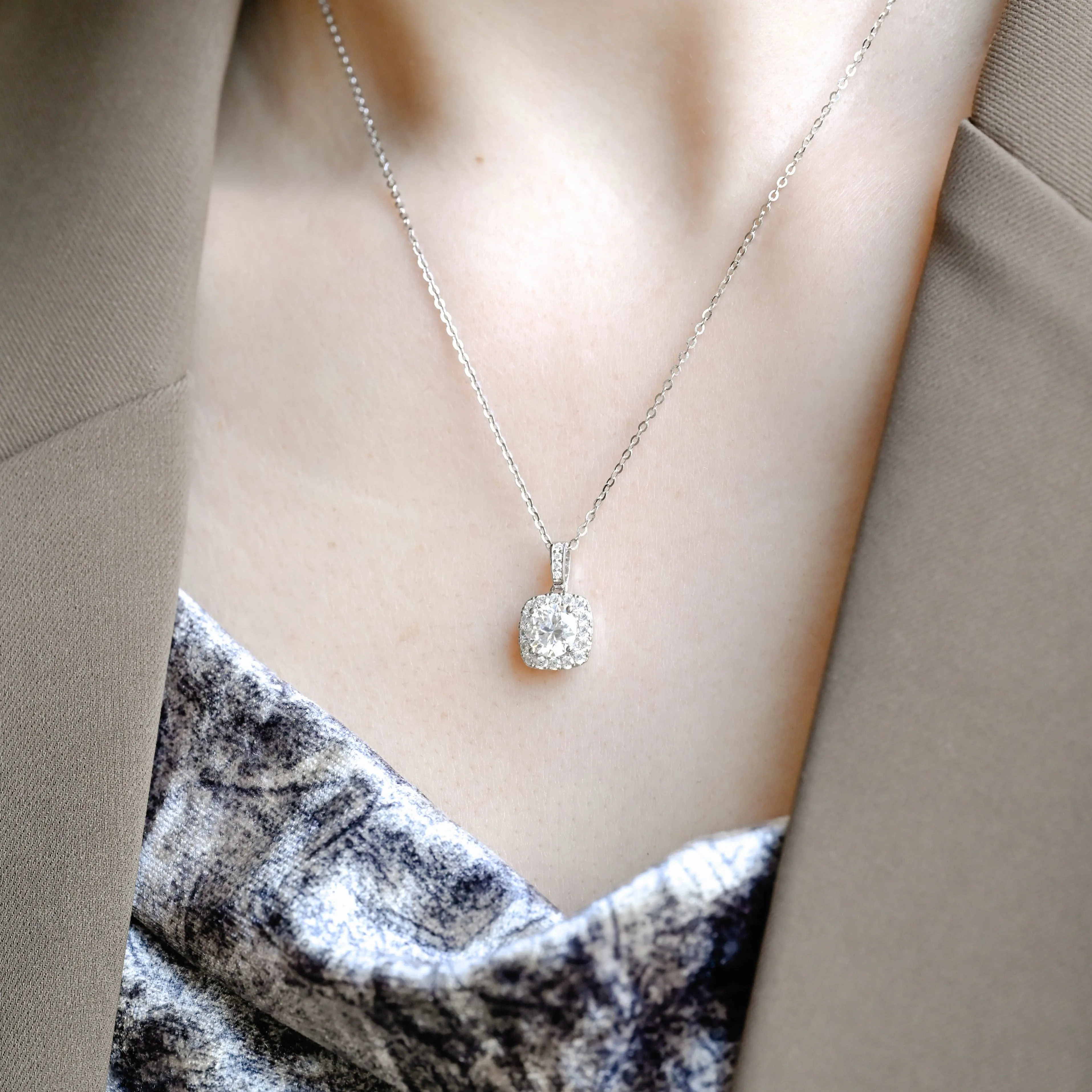 Solid Gold Halo Round Cut Moissanite Pendant sold by Causyou product image thumbnail 4