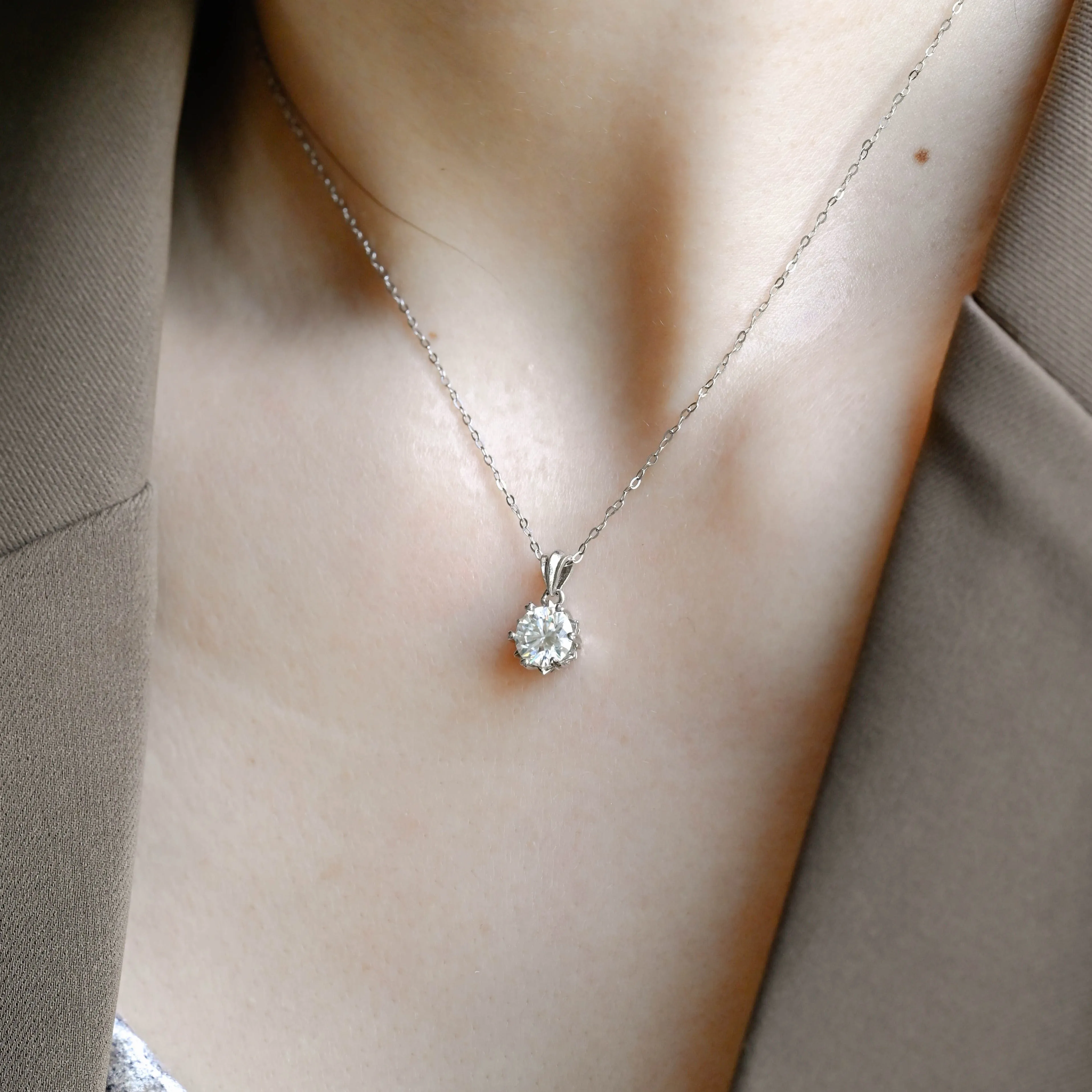 Solid Gold Floral Round Cut Moissanite Pendant sold by Causyou product image thumbnail 3
