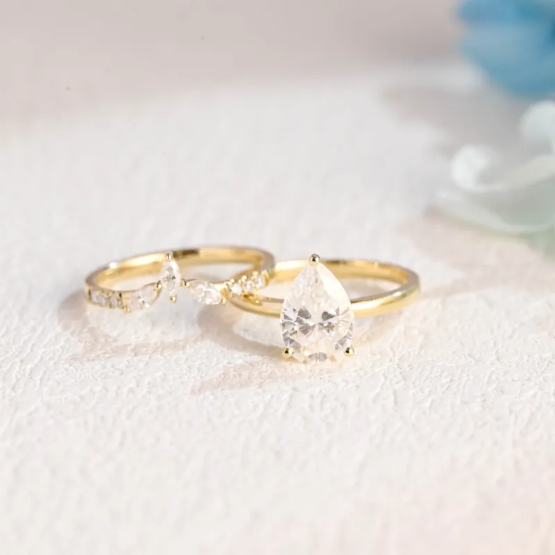 Solid Gold Round Cut Moissanite Engagement Ring and Wedding Ring Set made by Causyou