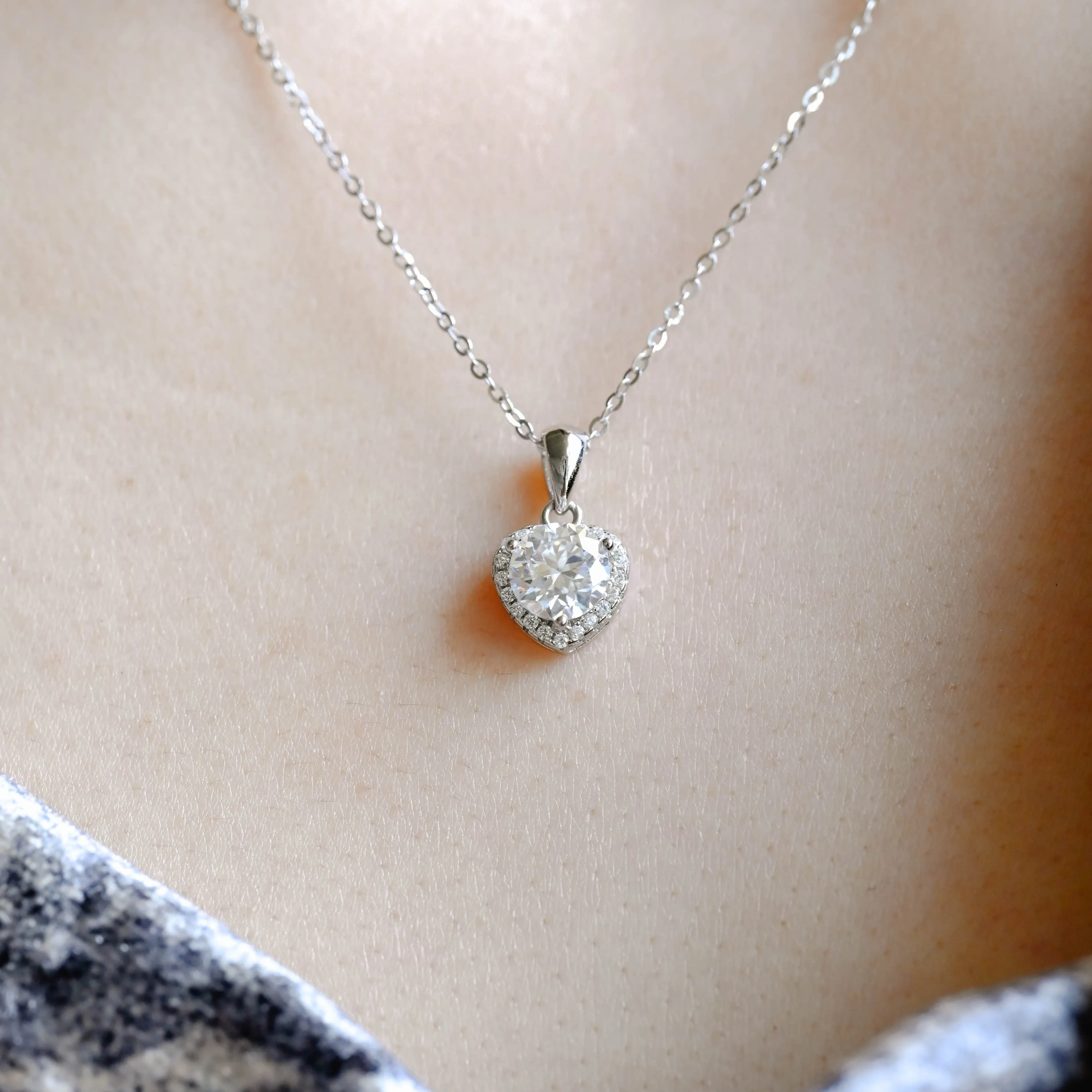 Solid Gold Heart Shaped Round Cut Moissanite Necklace sold by Causyou product image thumbnail 4