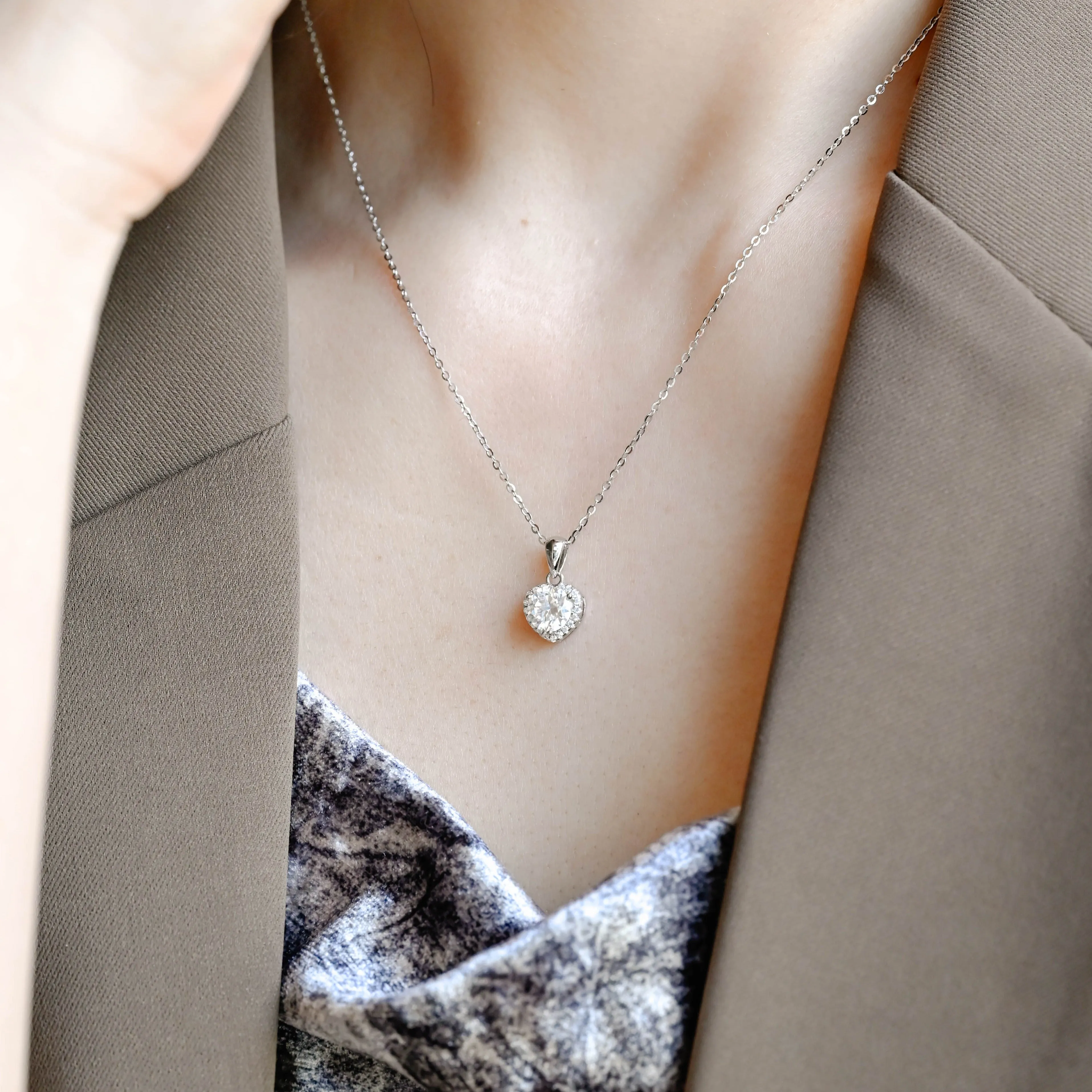 Solid Gold Heart Shaped Round Cut Moissanite Necklace sold by Causyou product image thumbnail 3