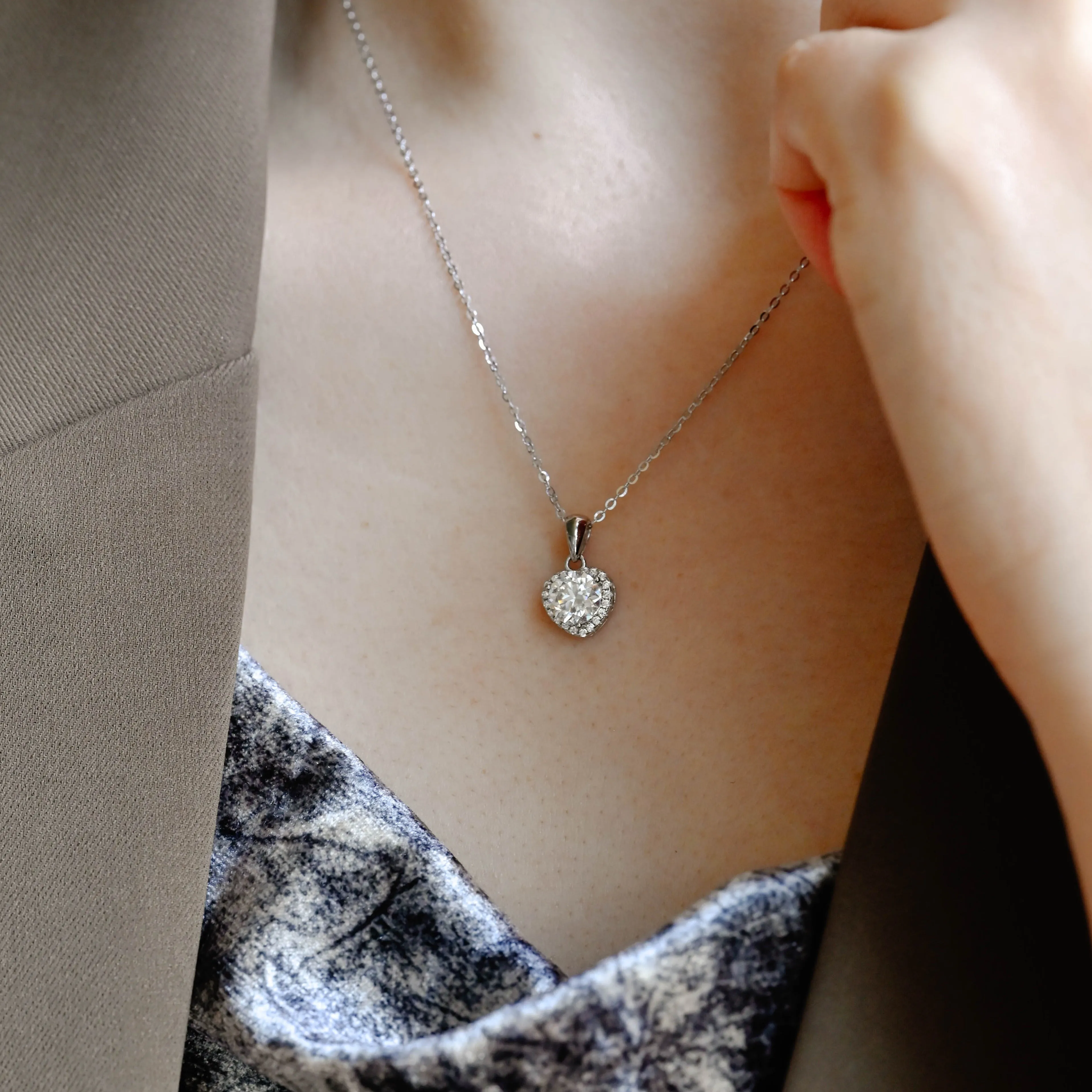 Solid Gold Heart Shaped Round Cut Moissanite Necklace sold by Causyou product image thumbnail 2