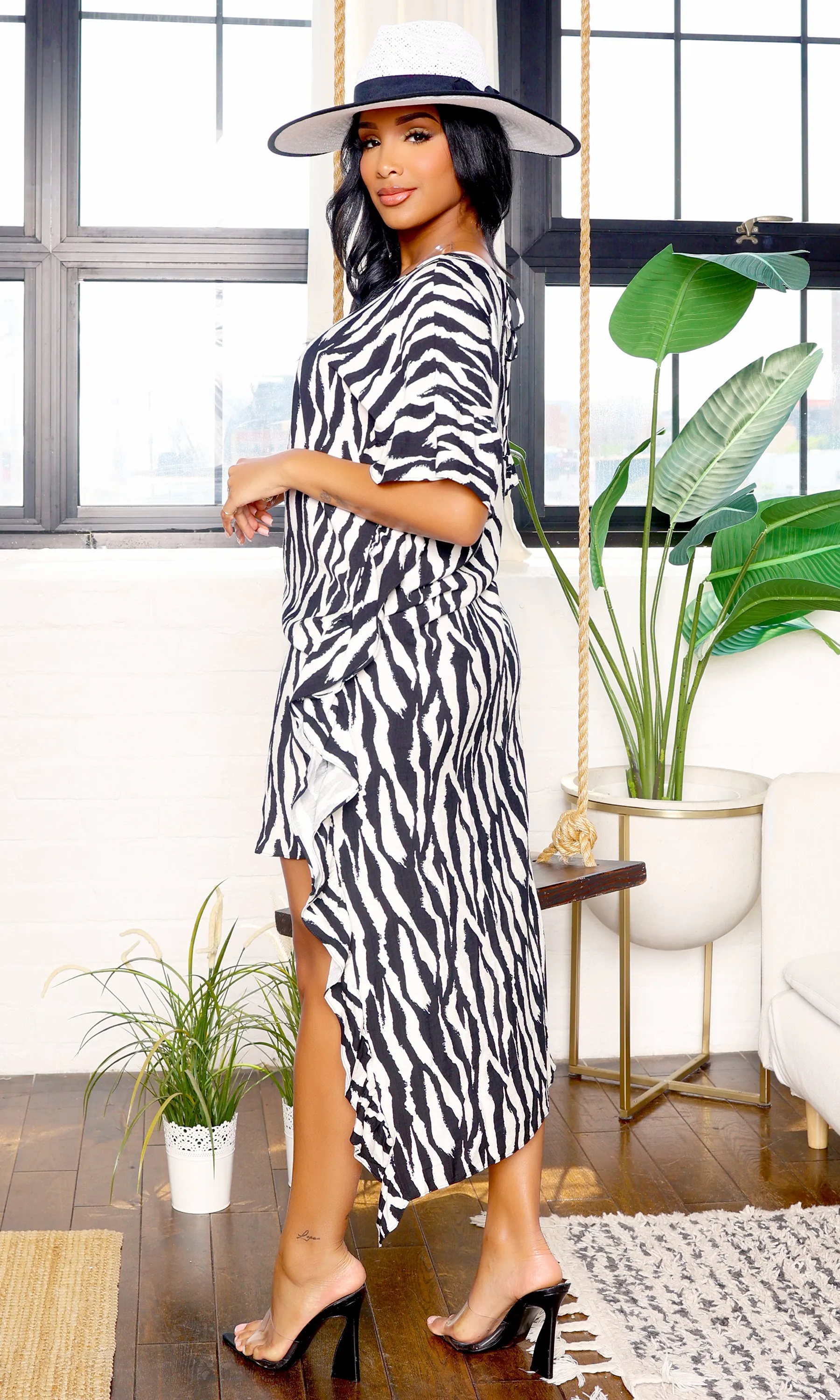 Amelia | Hi-Low V-Neck Dress - Black/Off White Wave sold by Cutely Covered product image thumbnail 3