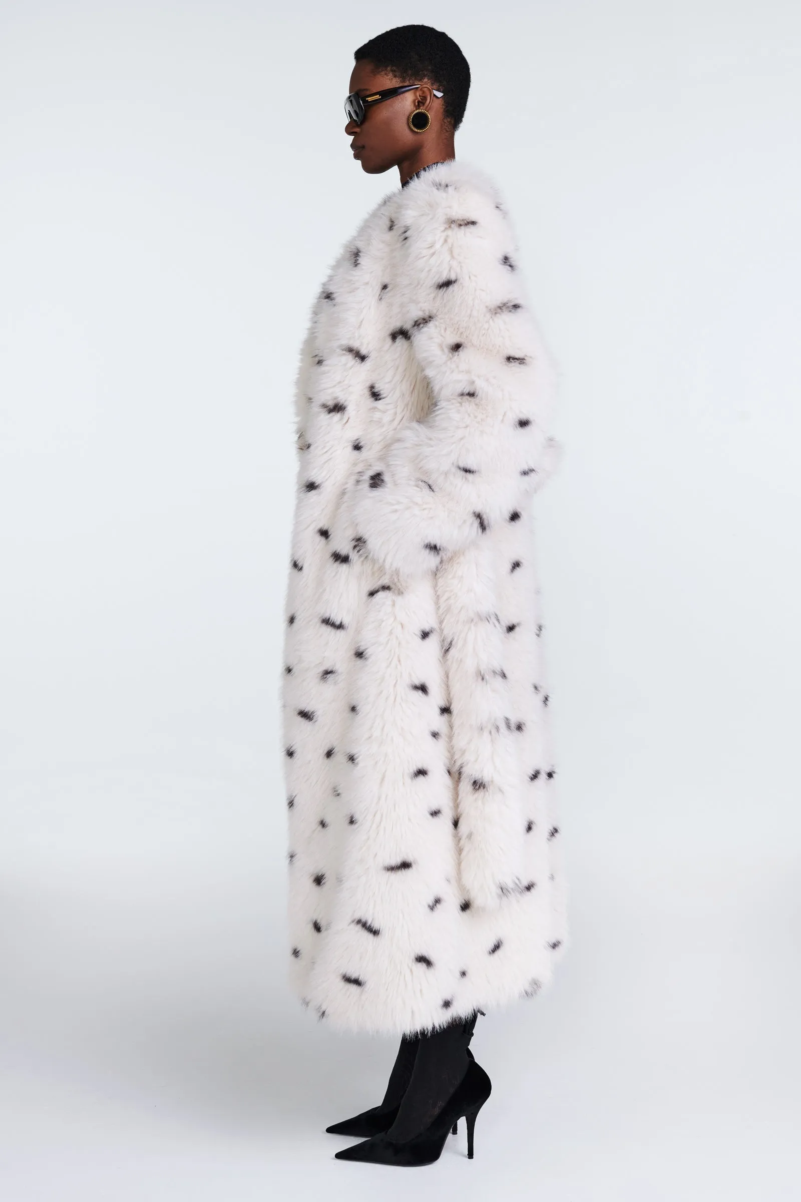 Olivia Faux Fur Coat sold by DUCIE product image thumbnail 4