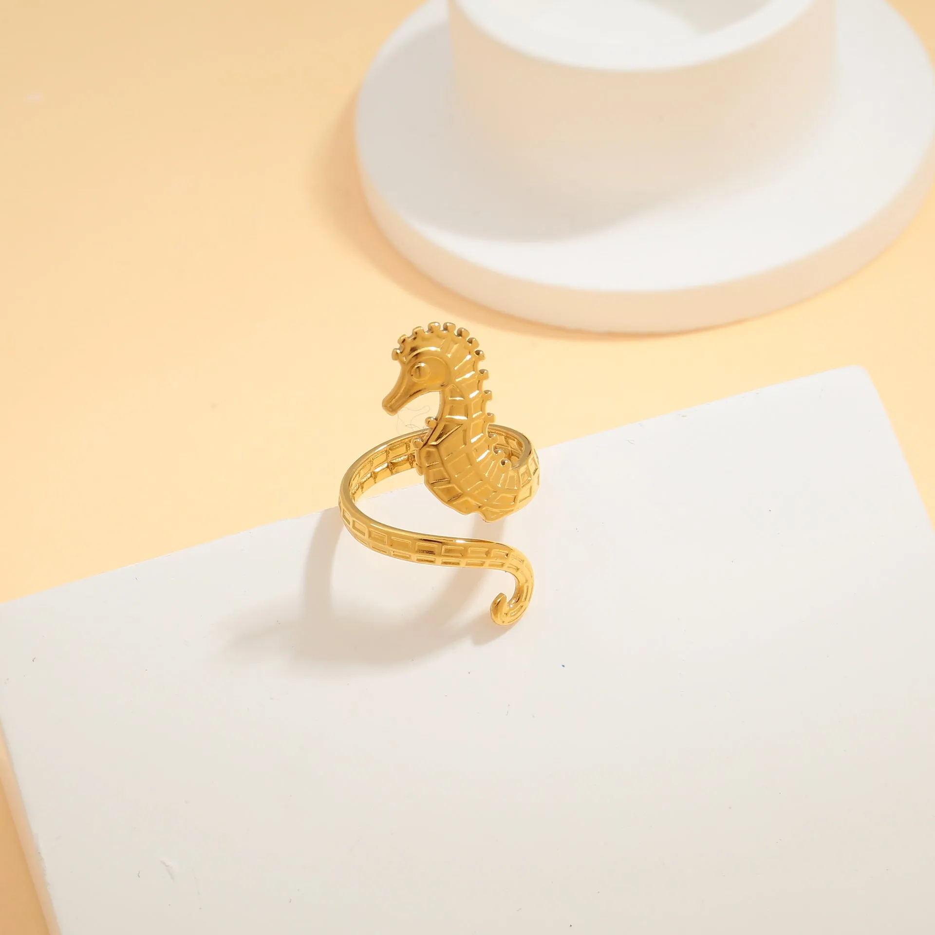 European and American InS-style jewelry rings and bracelets, 18K gold seahorse rings, simple, light luxury and high-end jewelry sold by Maiden-Art product image thumbnail 2