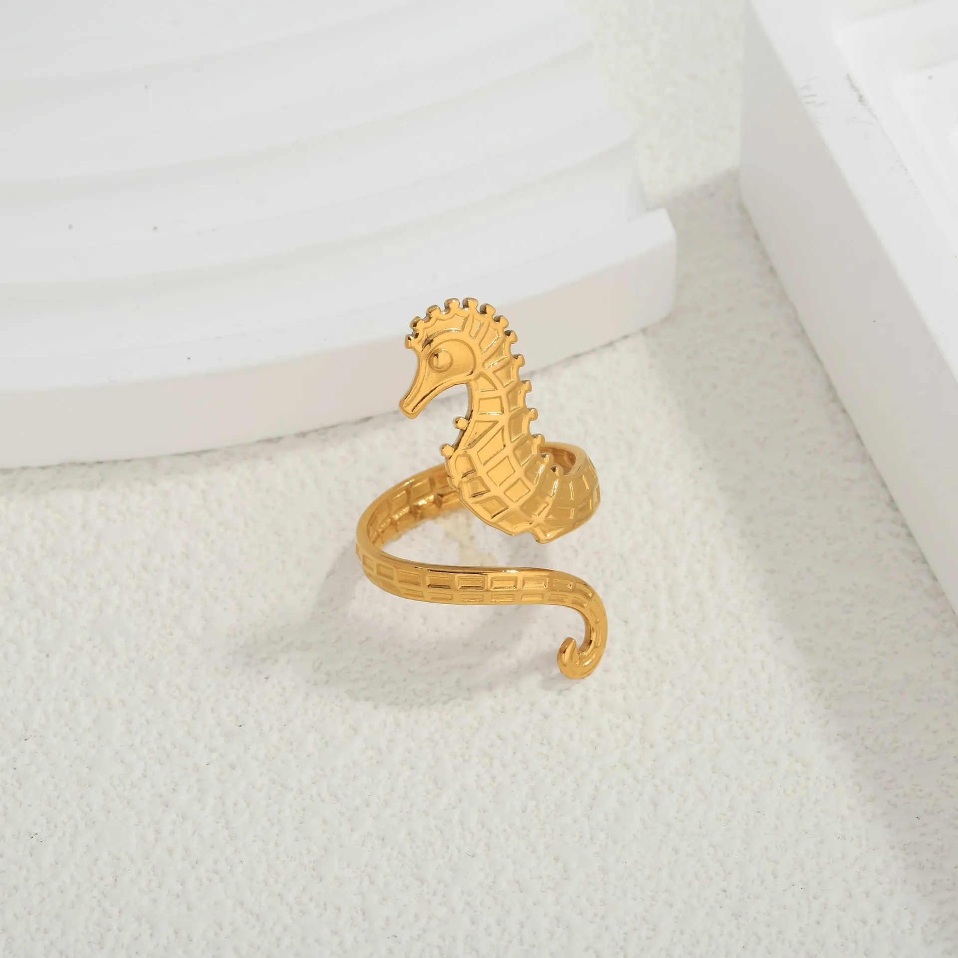 European and American InS-style jewelry rings and bracelets, 18K gold seahorse rings, simple, light luxury and high-end jewelry sold by Maiden-Art product image thumbnail 4