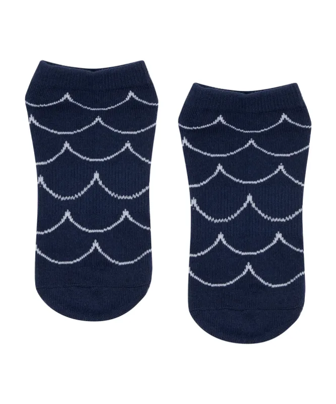 Classic Low Rise Grip Socks - Scallop Navy sold by MoveActive