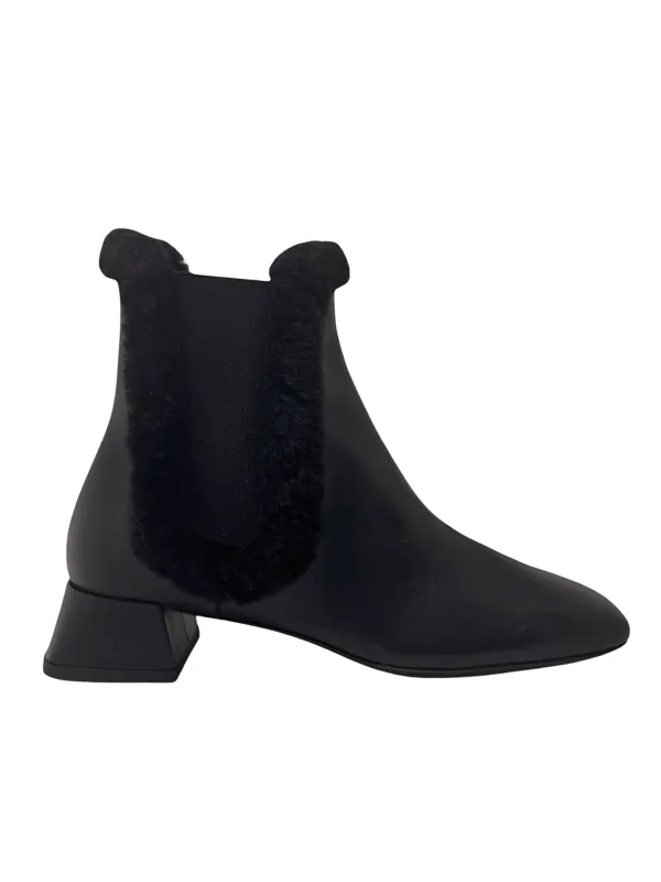 megève boot sold by Suzanne Rae