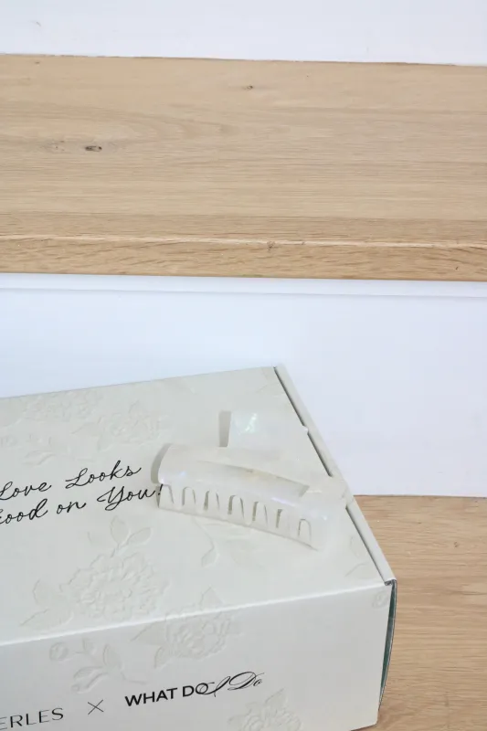 The Shimmer Shell Claw Clip sold by waverles